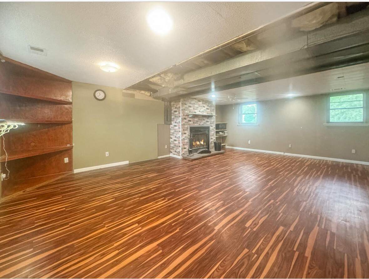 3912 Brookside Drive