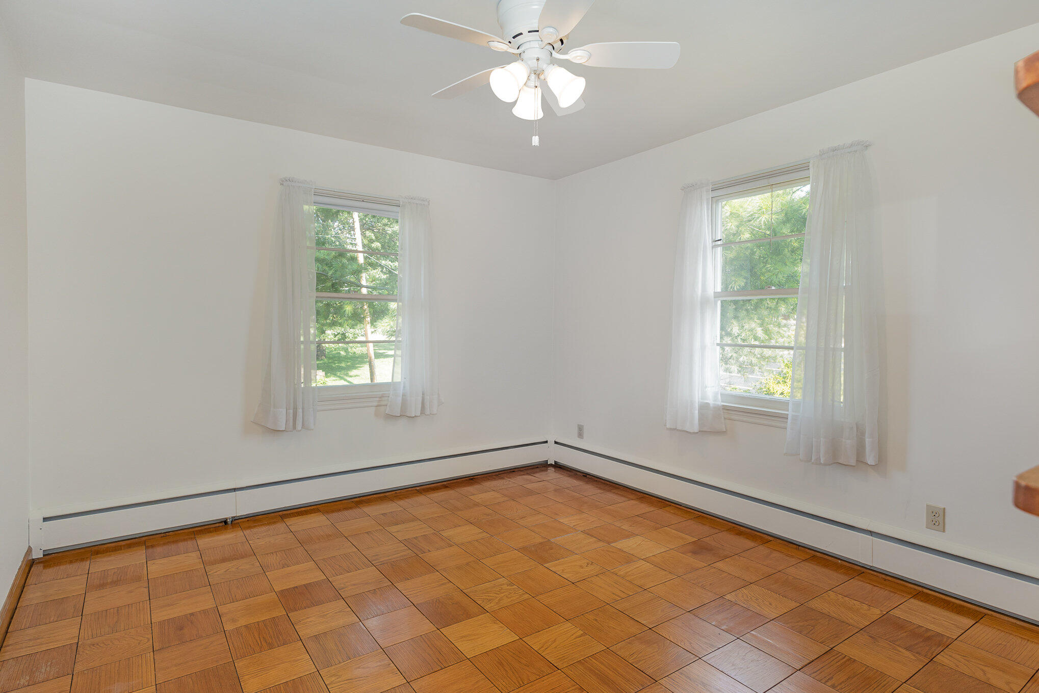 6920 SCHNEIDER Avenue