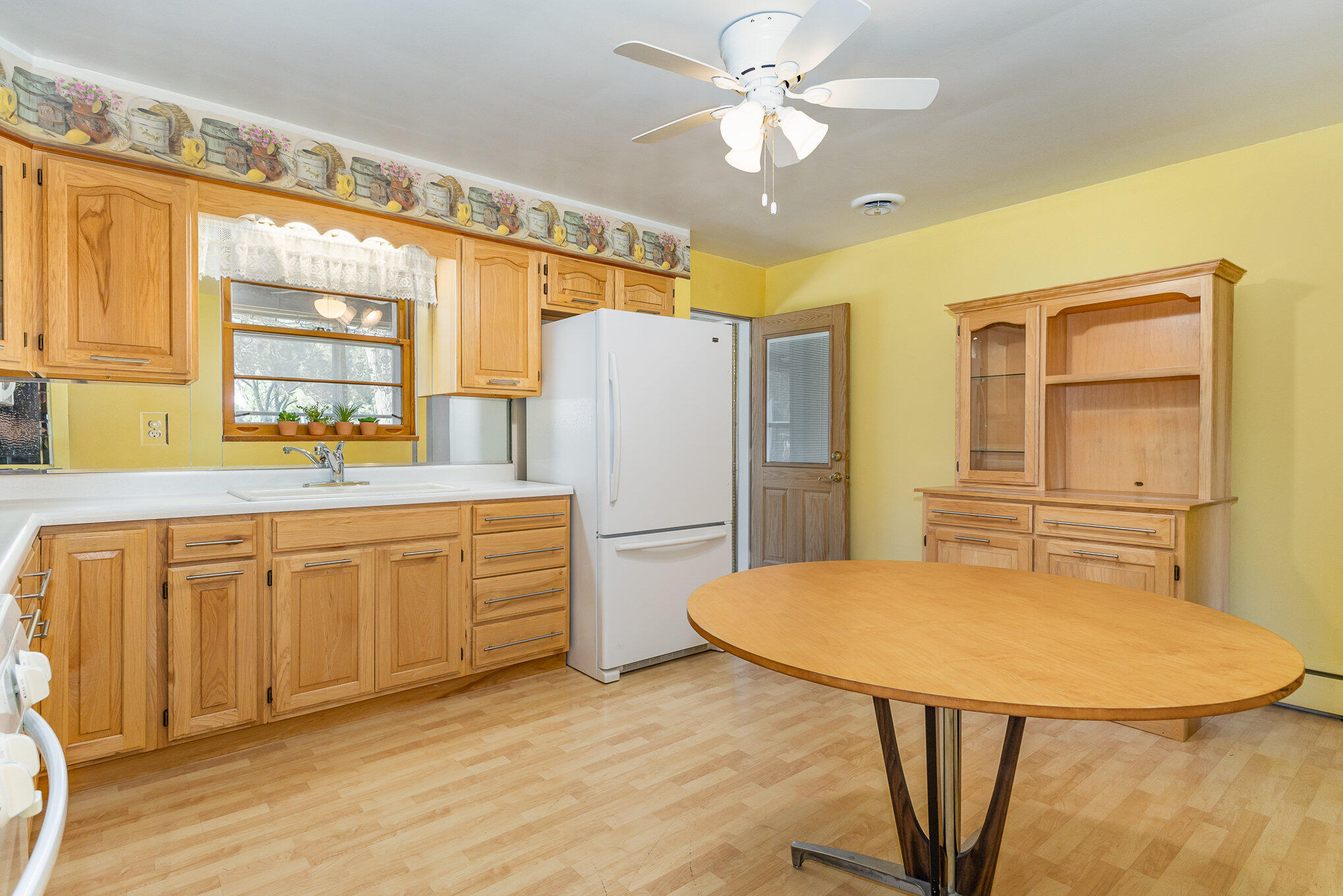 6920 SCHNEIDER Avenue