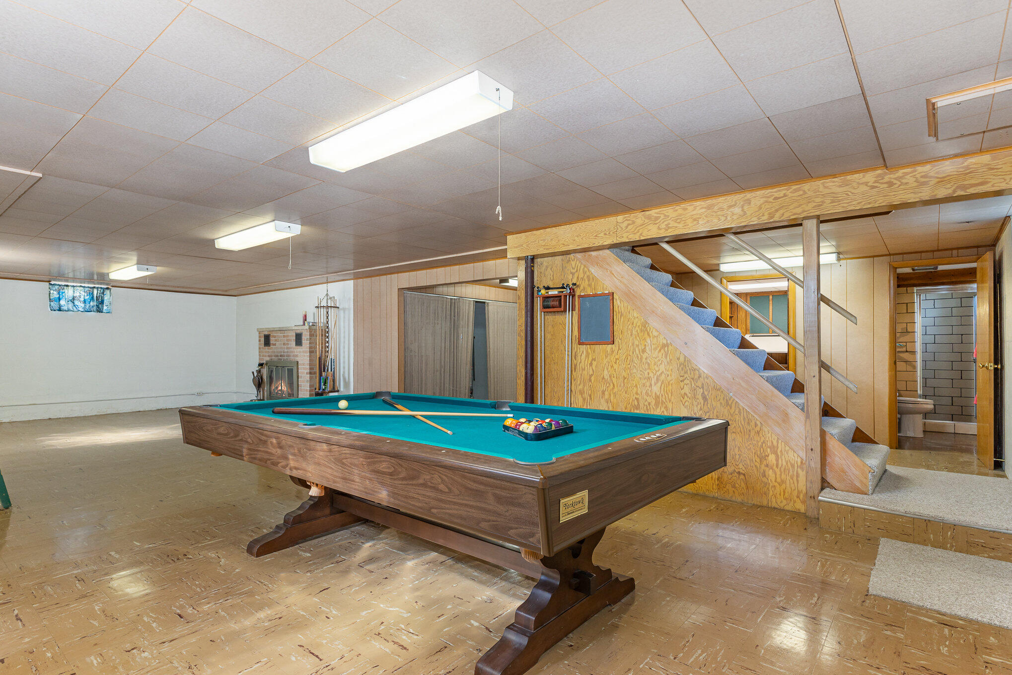 6920 SCHNEIDER Avenue