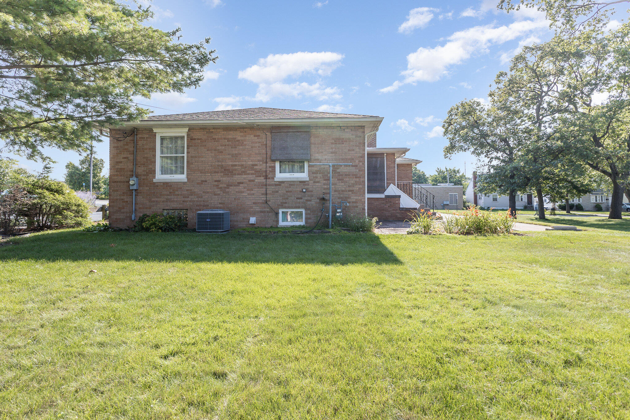 6920 SCHNEIDER Avenue