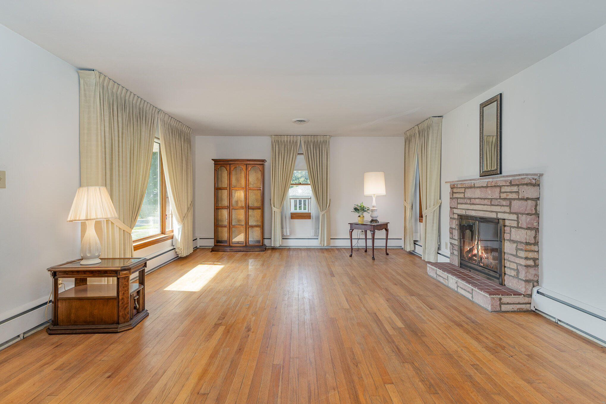 6920 SCHNEIDER Avenue