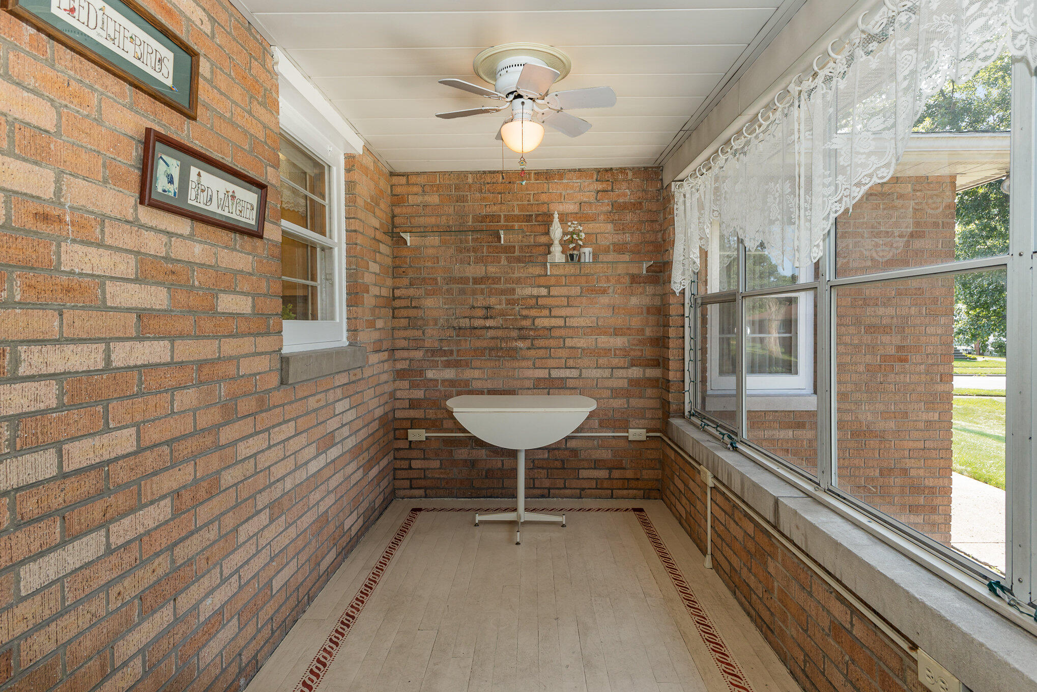 6920 SCHNEIDER Avenue