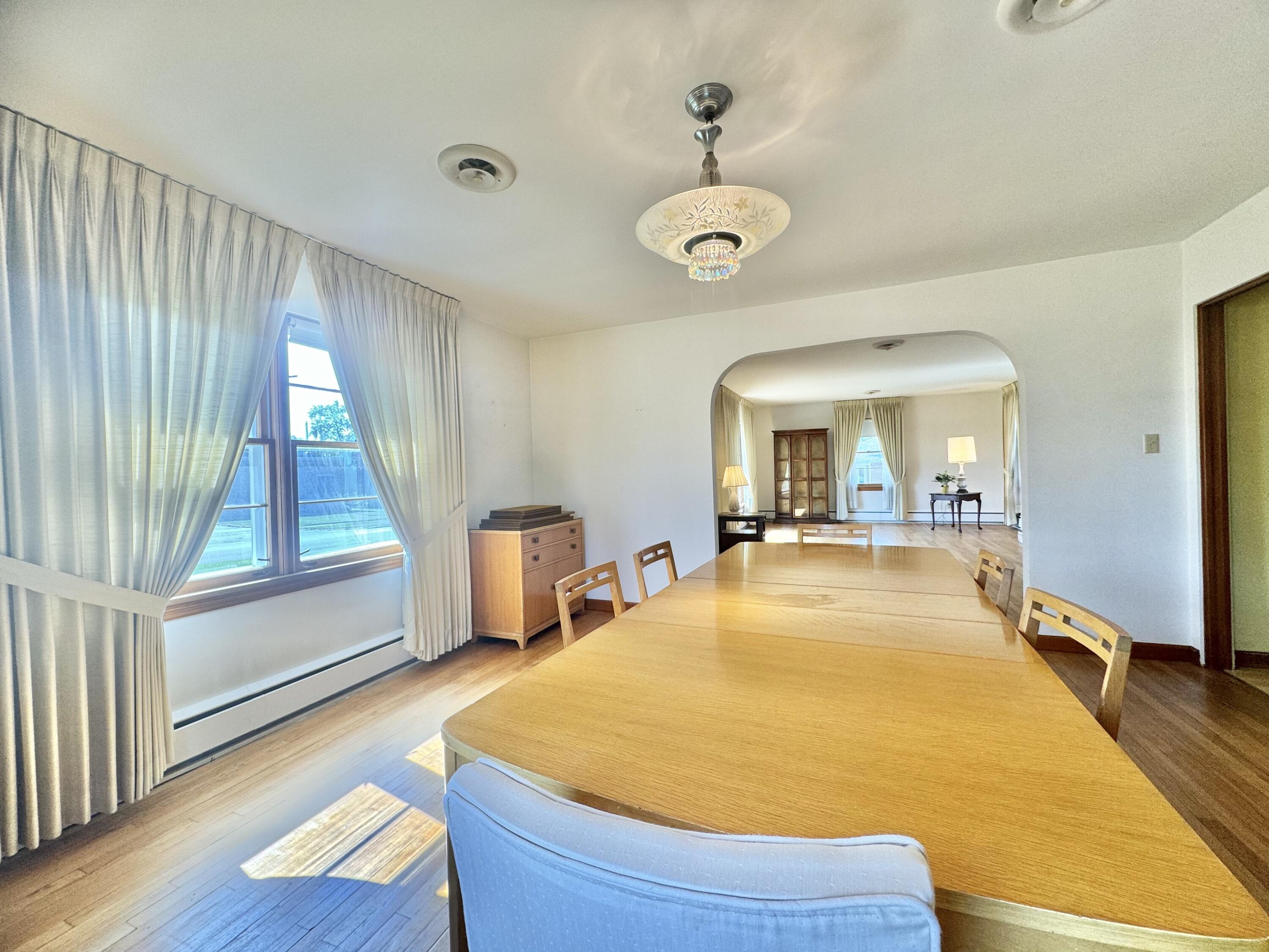 6920 SCHNEIDER Avenue