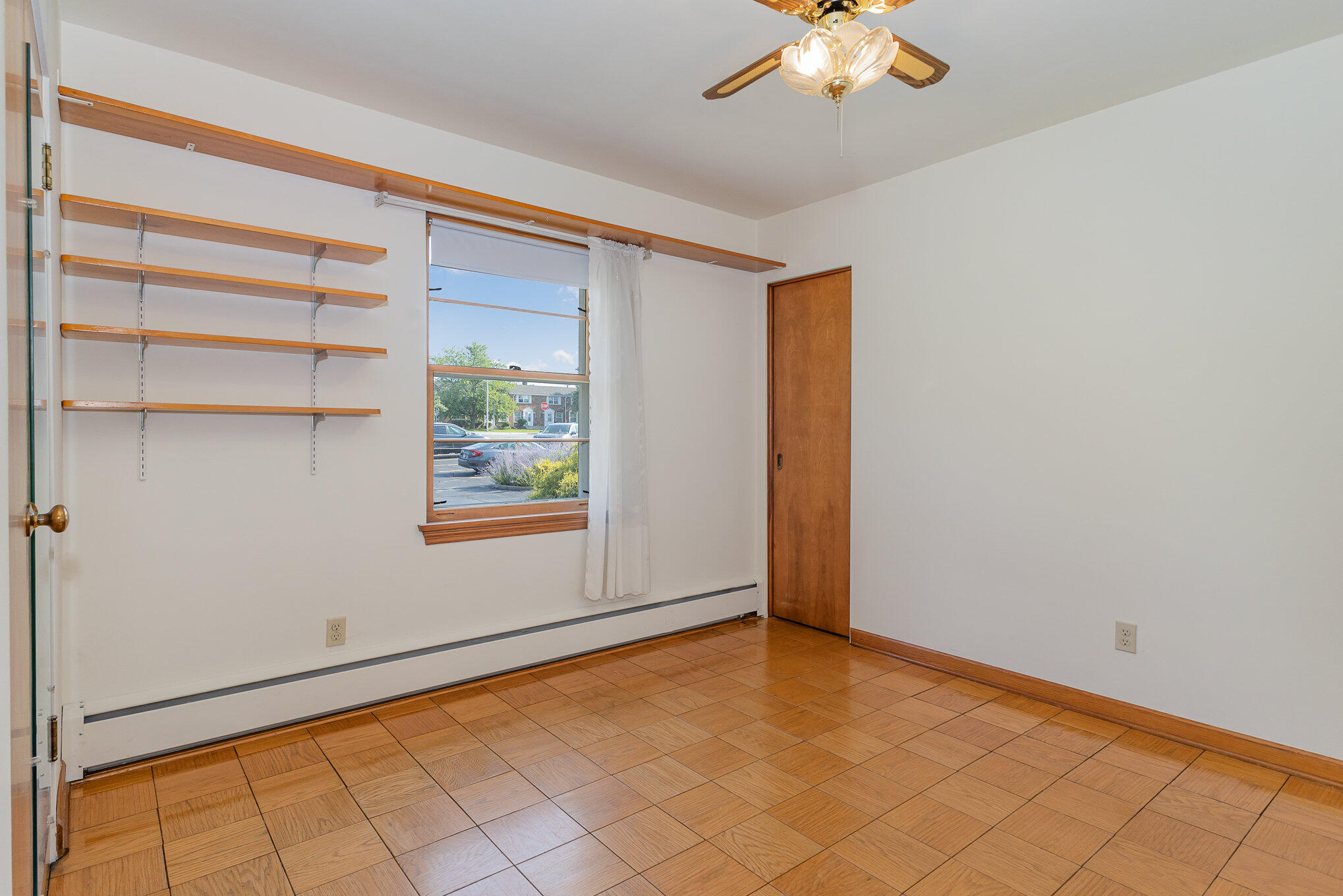 6920 SCHNEIDER Avenue