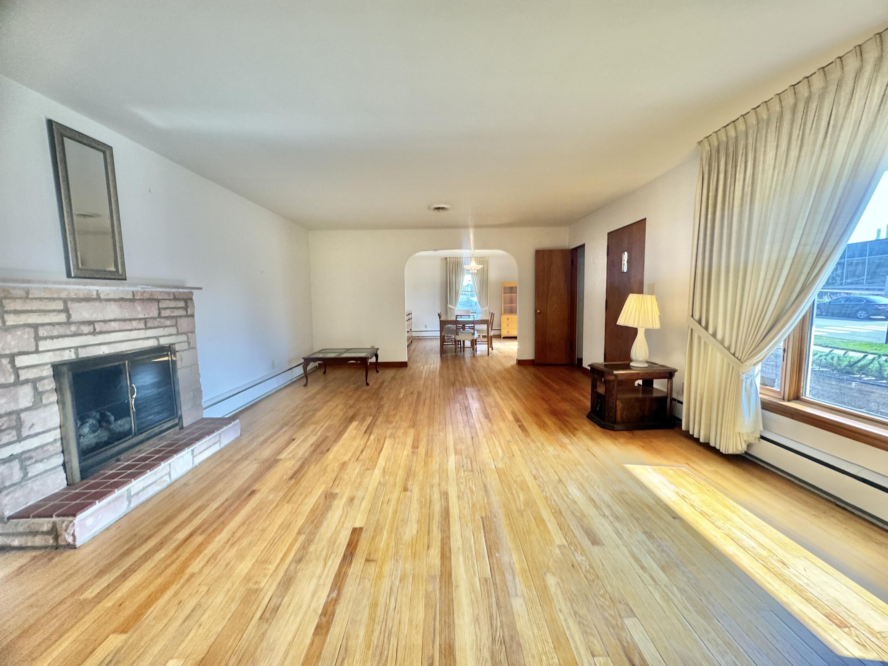 6920 SCHNEIDER Avenue