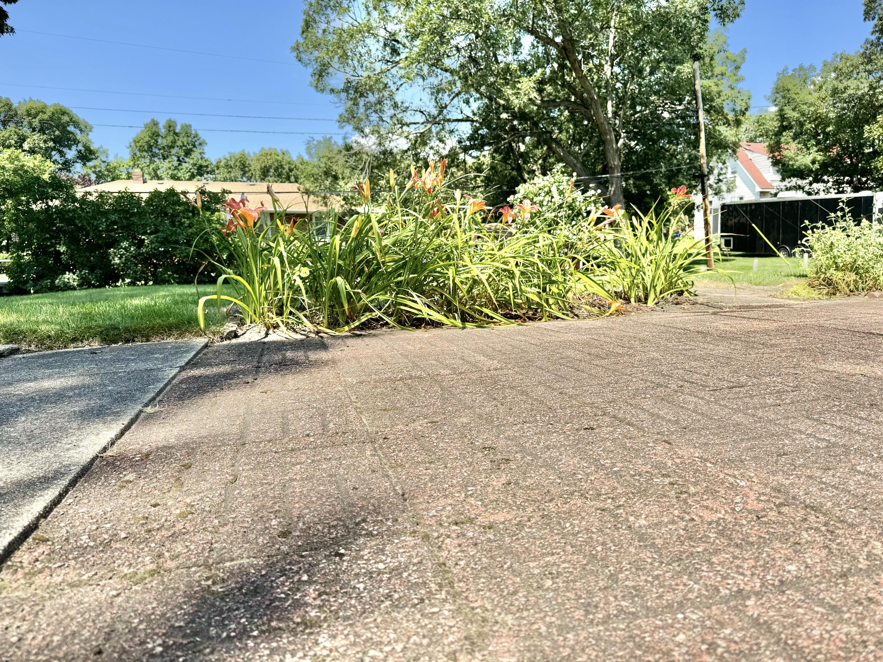 6920 SCHNEIDER Avenue