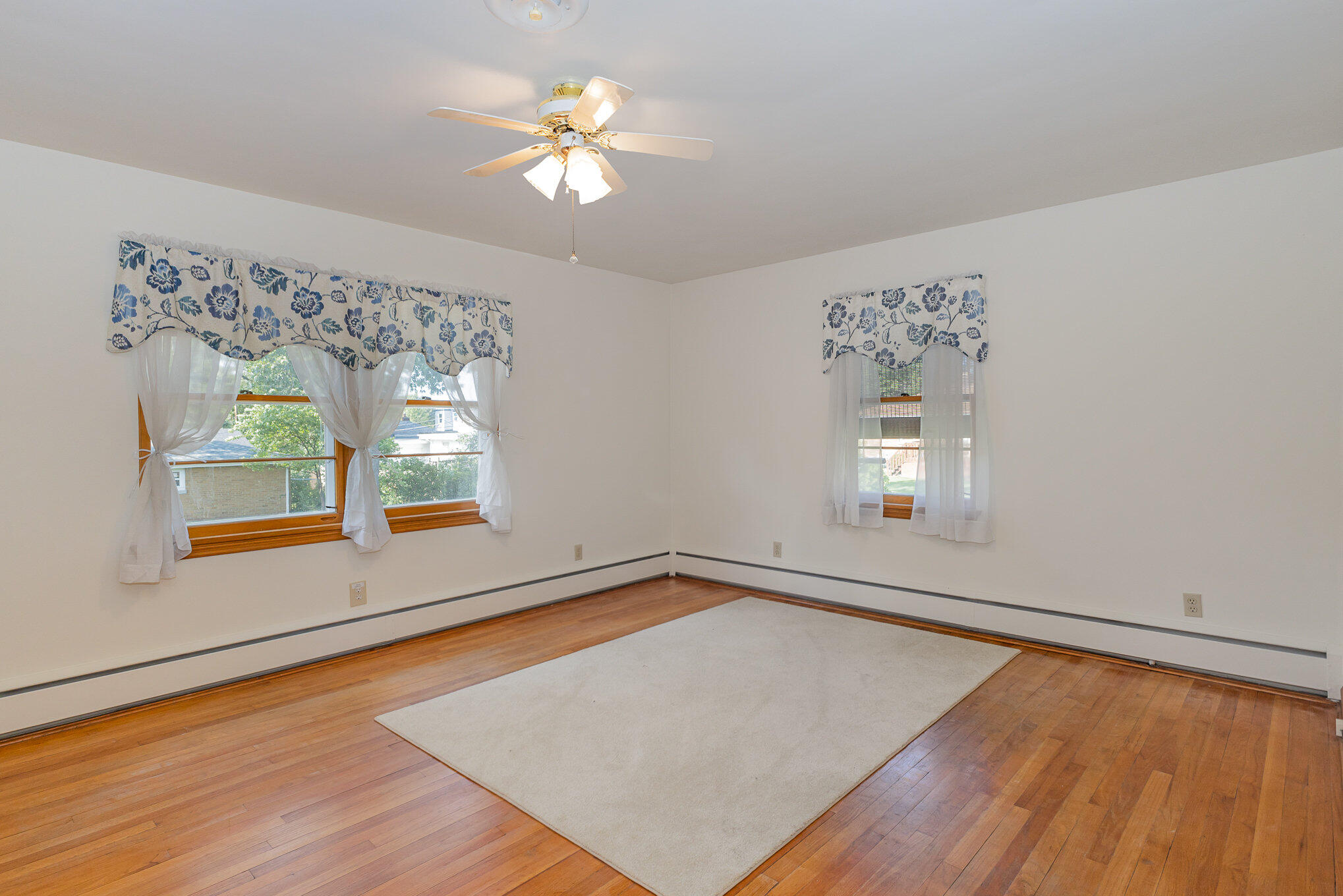 6920 SCHNEIDER Avenue