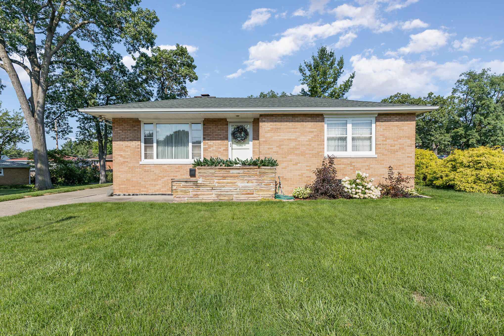 6920 SCHNEIDER Avenue