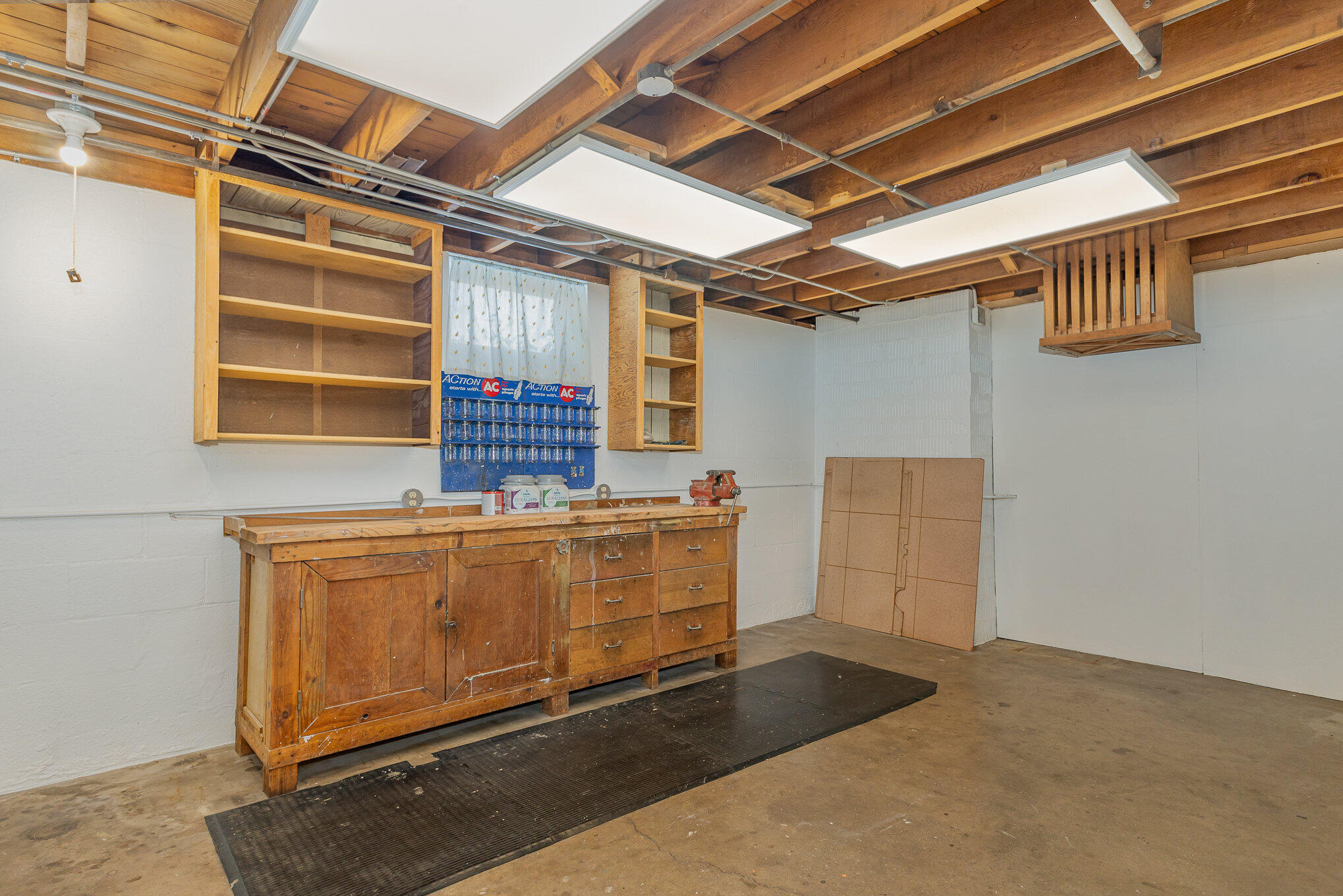 6920 SCHNEIDER Avenue