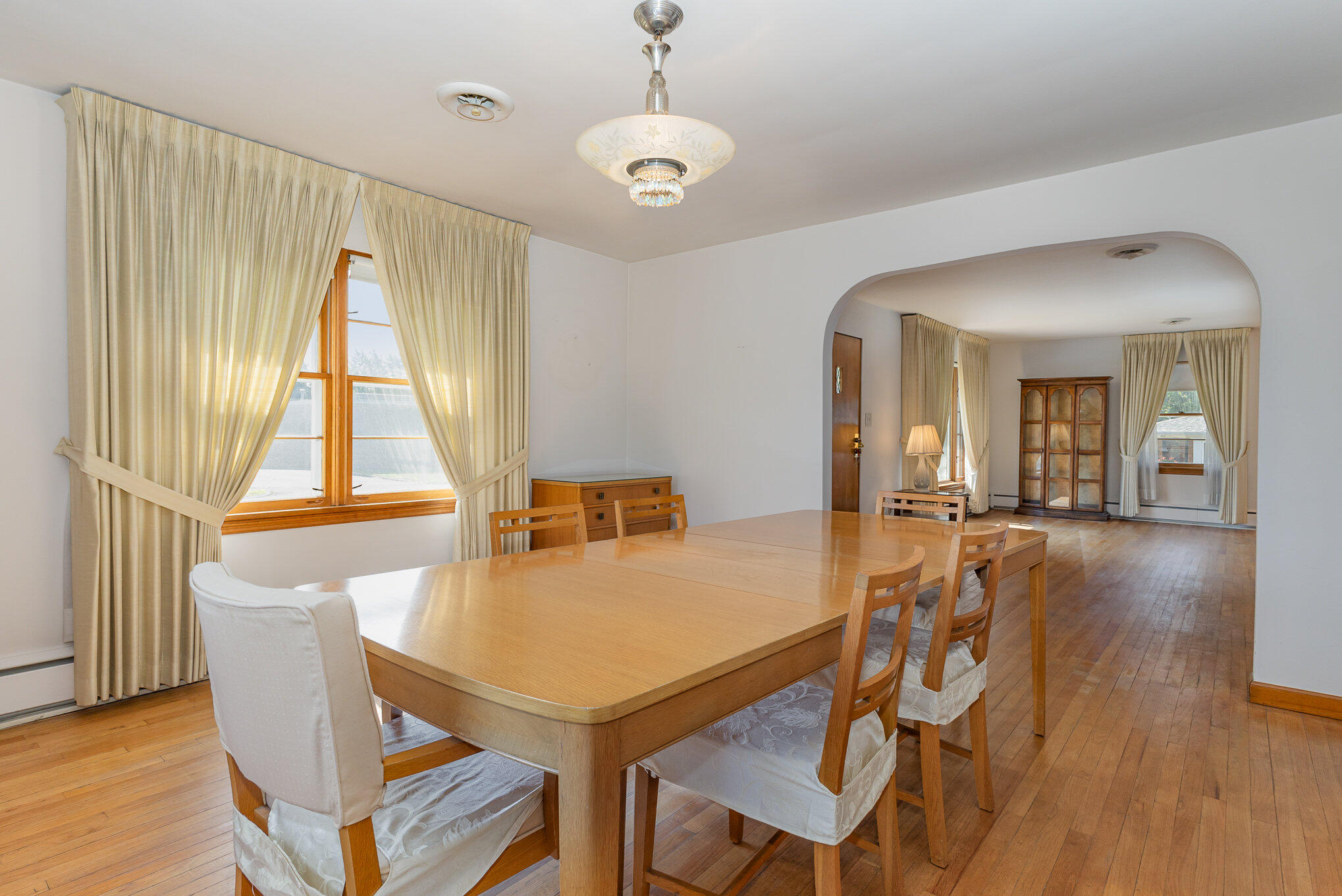 6920 SCHNEIDER Avenue