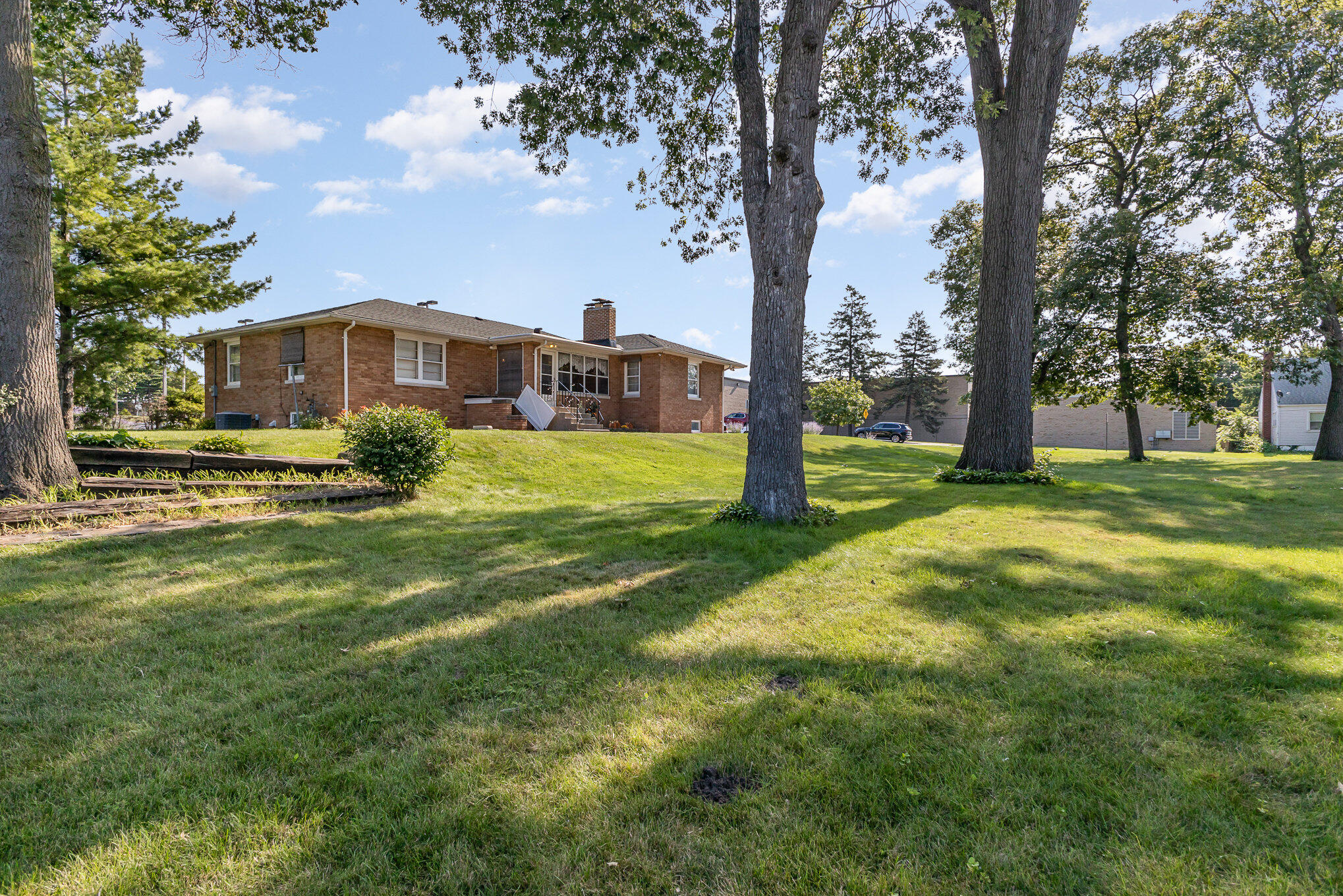 6920 SCHNEIDER Avenue