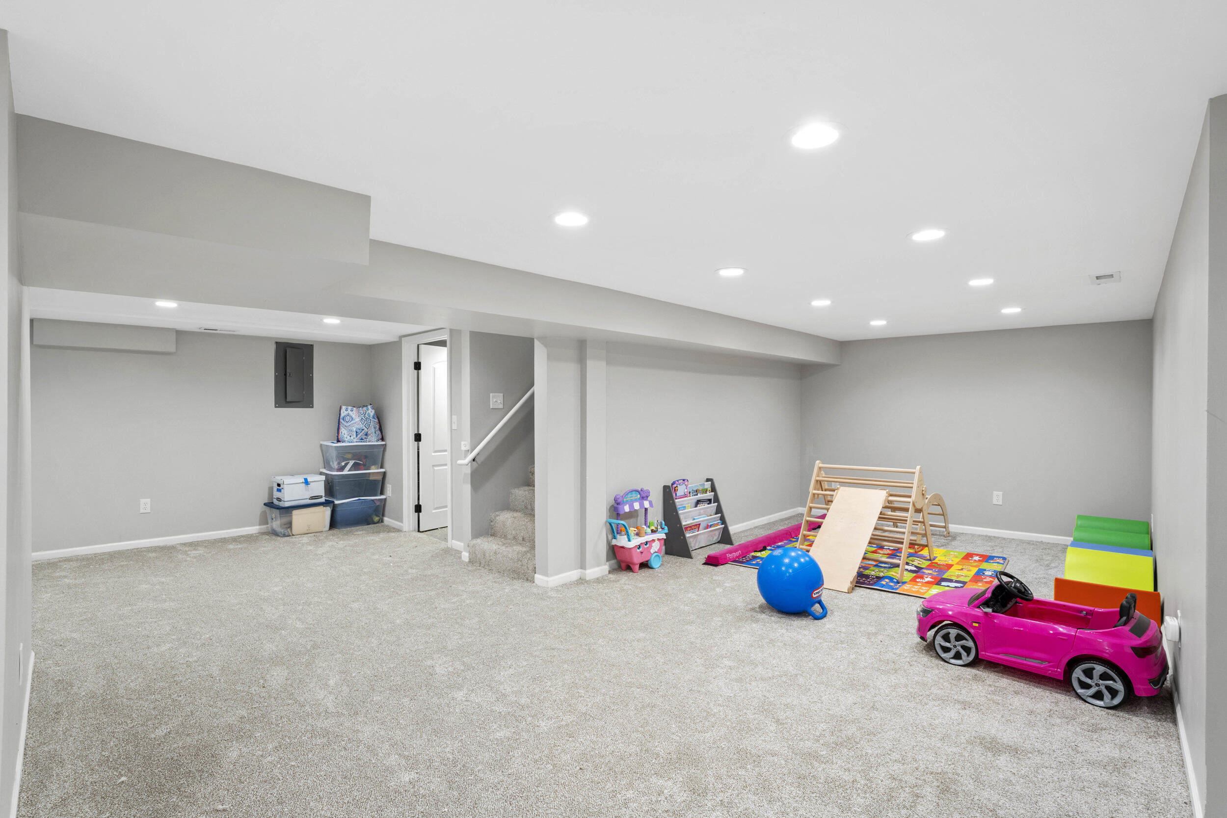 2819 Strong Street