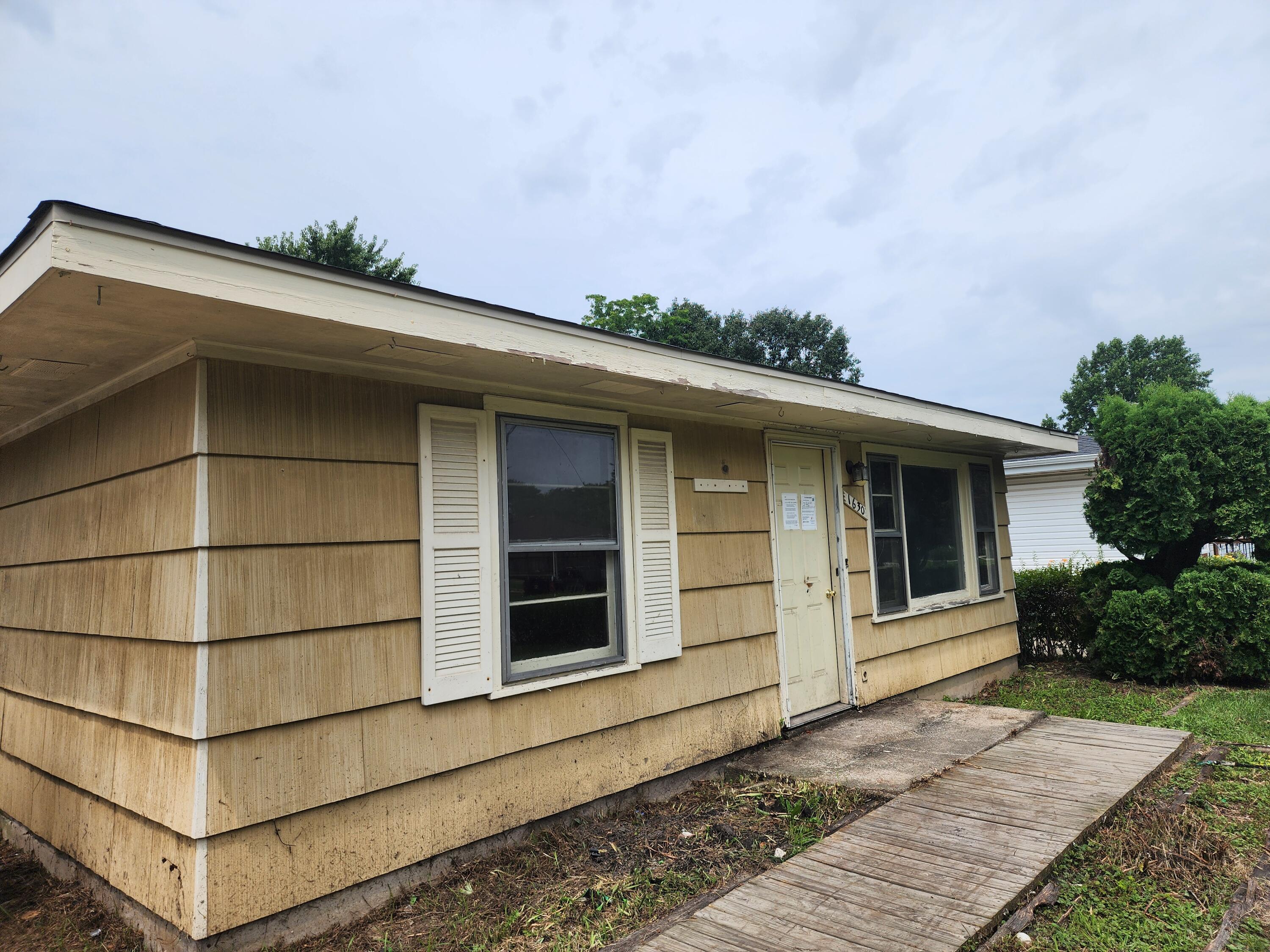 1630 Vine Court