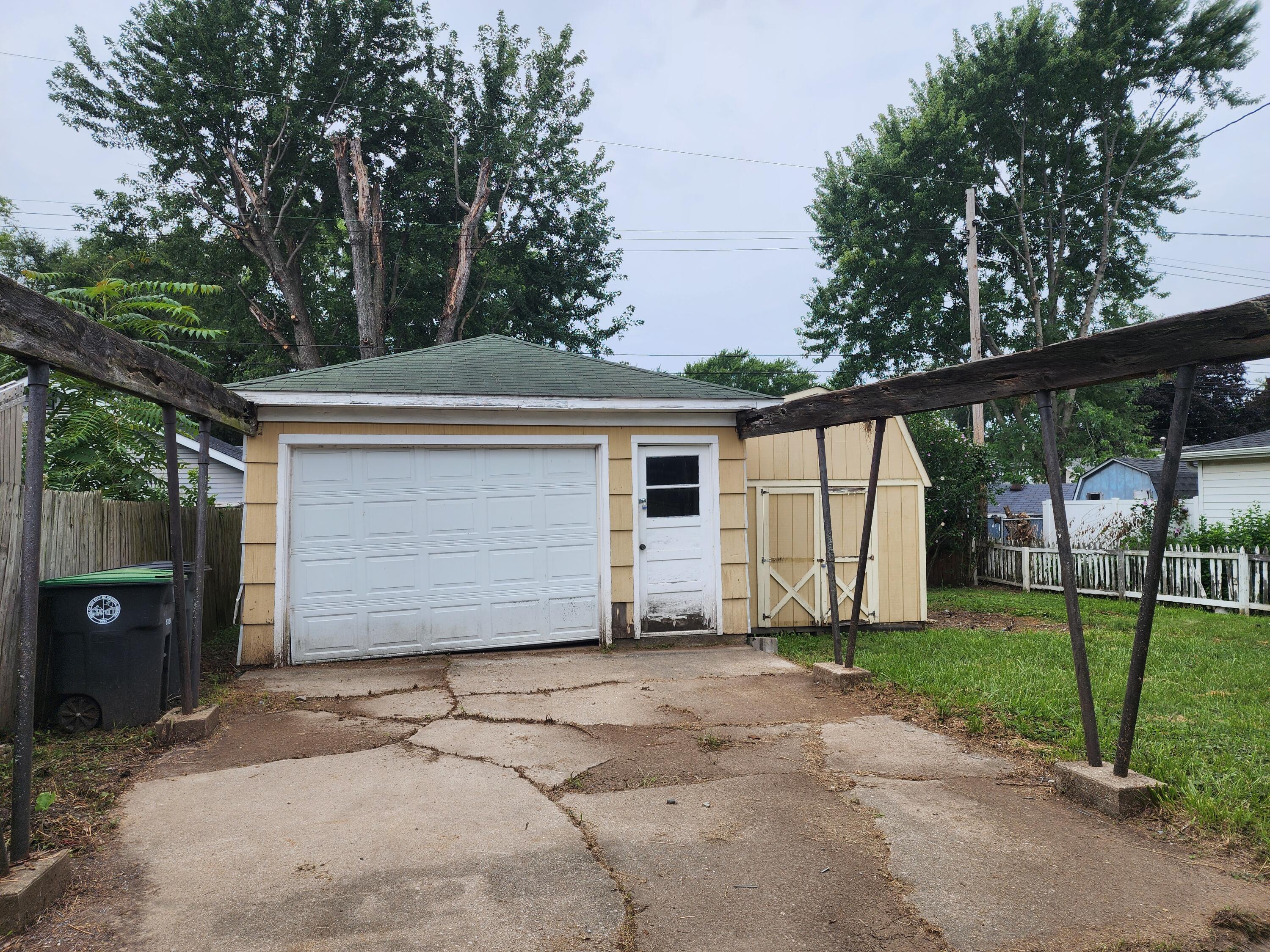 1630 Vine Court