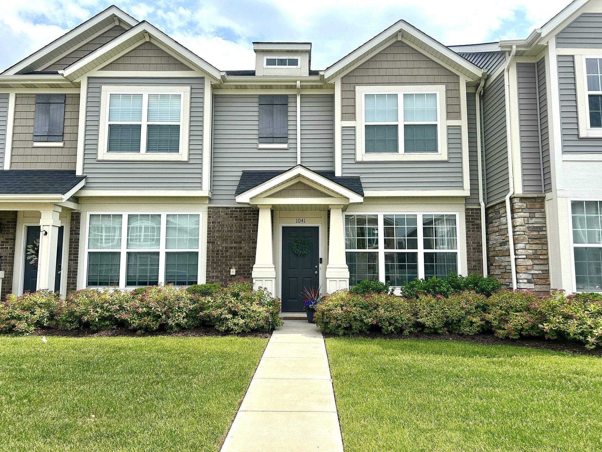 1041 E 117th Place