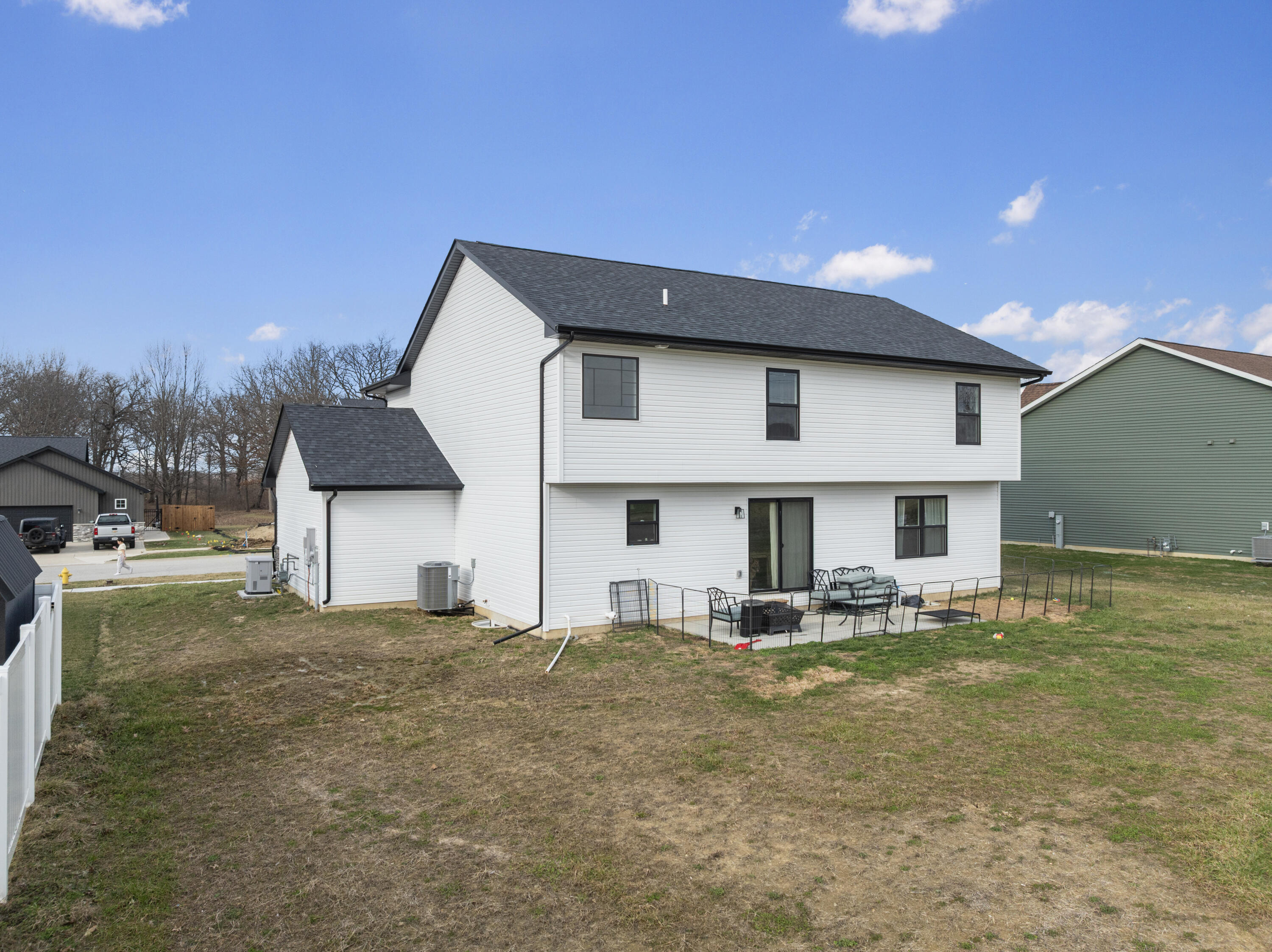 302 Holst Lane