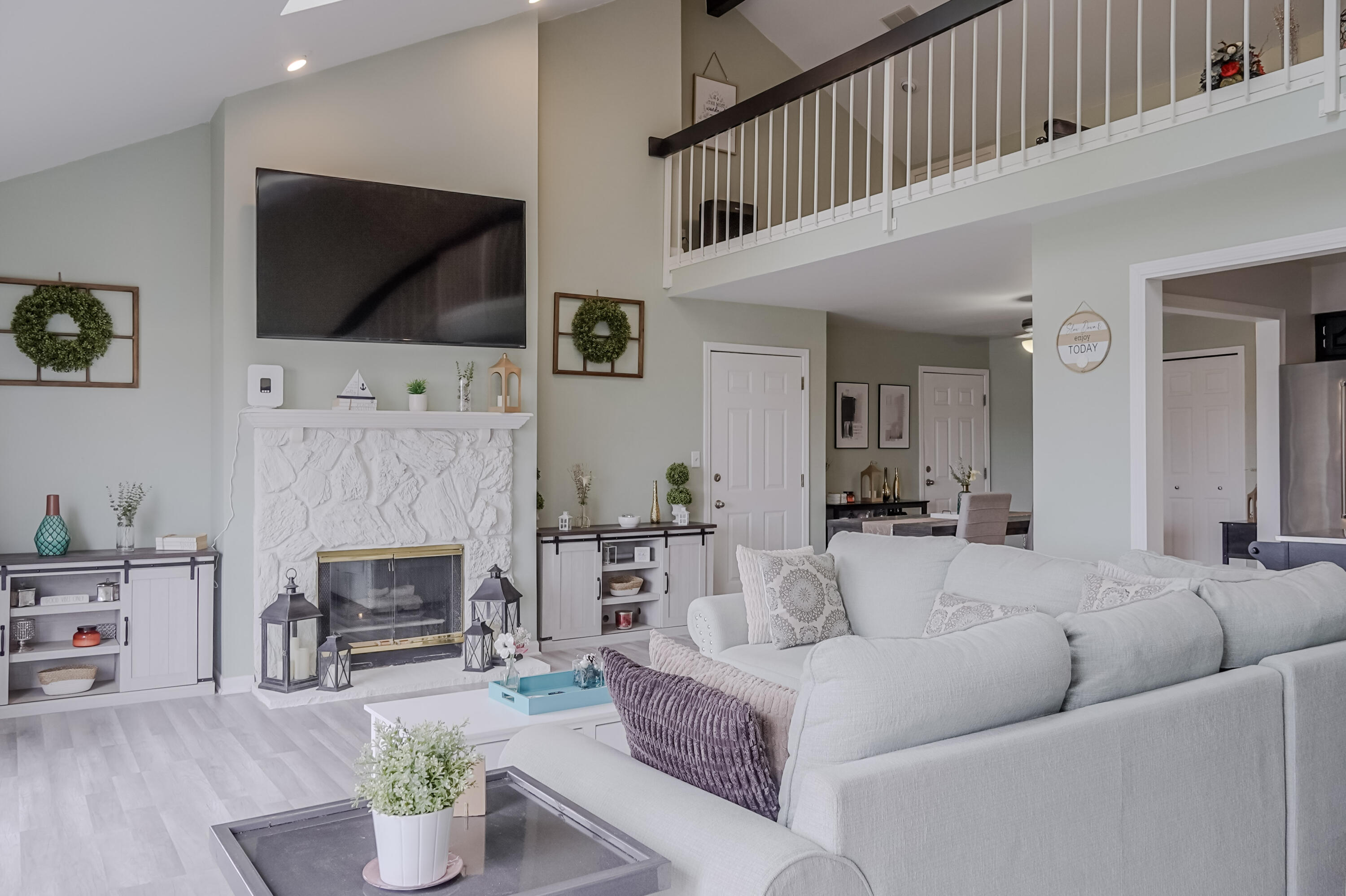 5065 Spinnaker Lane