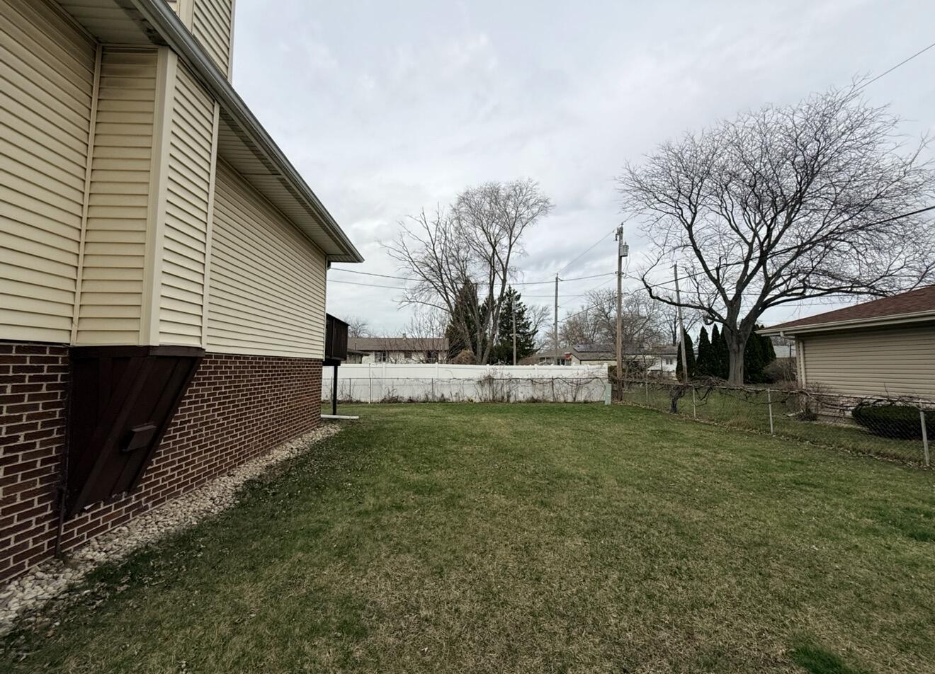 1810 W 95th Court