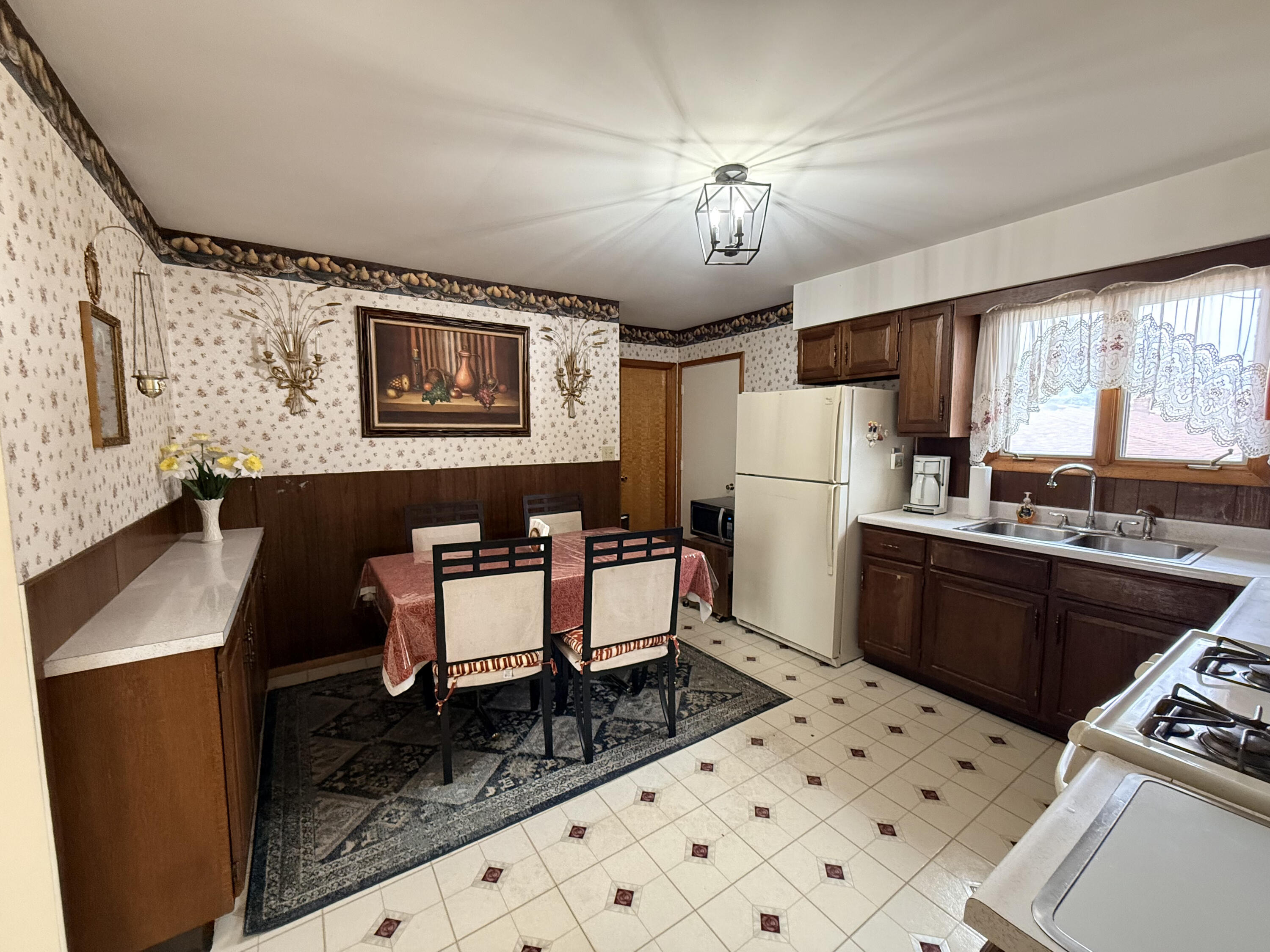 1810 W 95th Court
