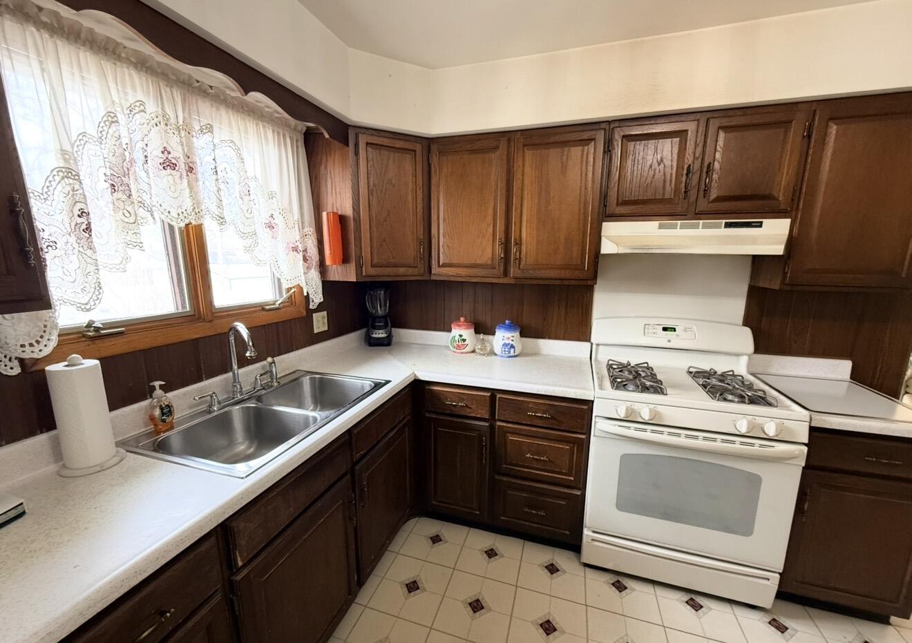 1810 W 95th Court