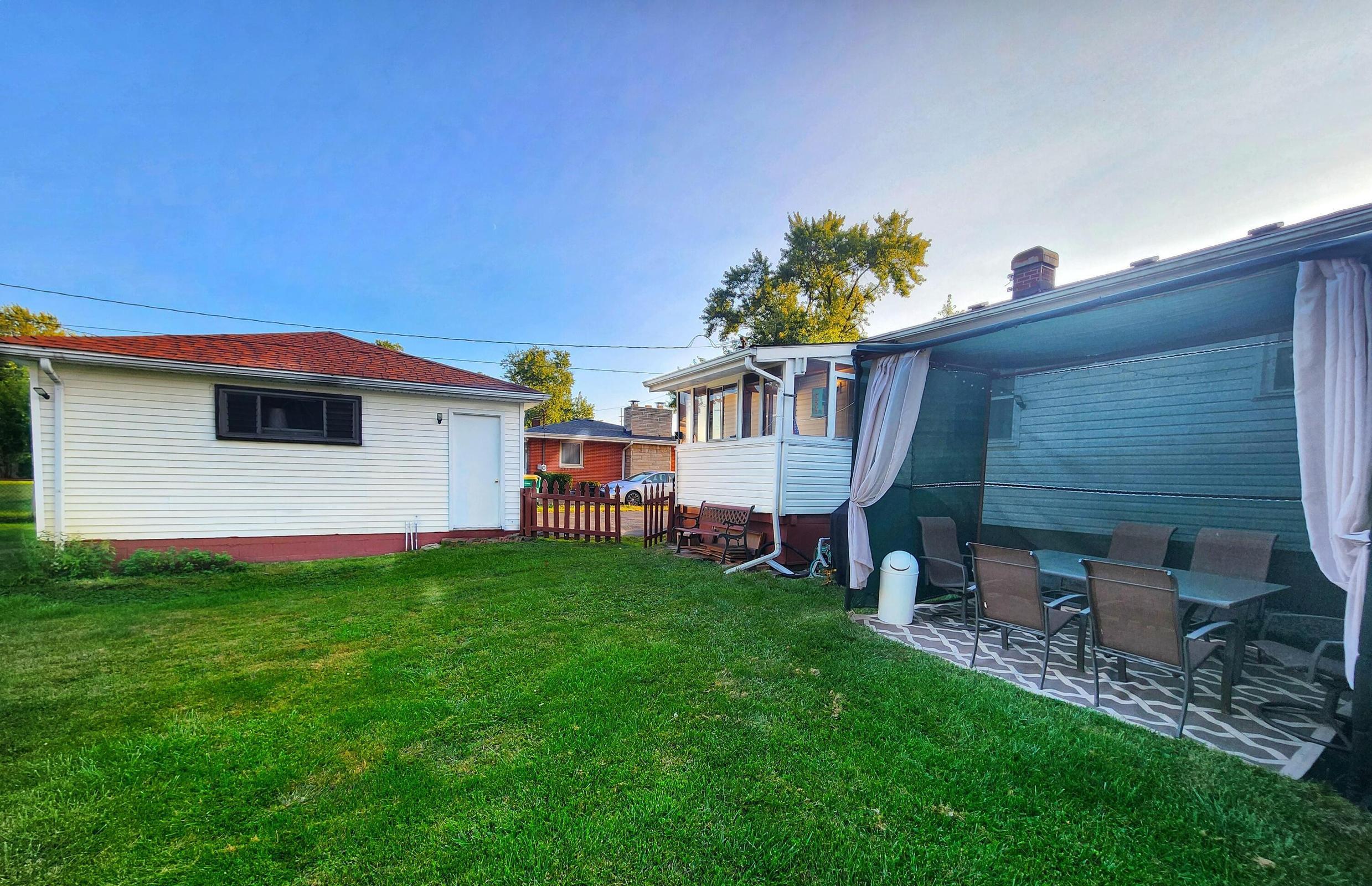7509 Broadway