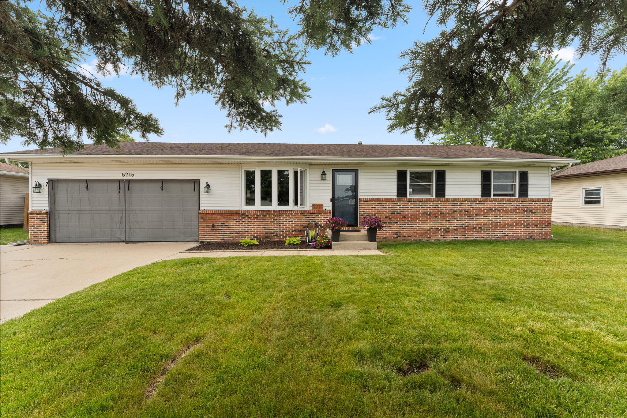 5215 Woodbridge Avenue