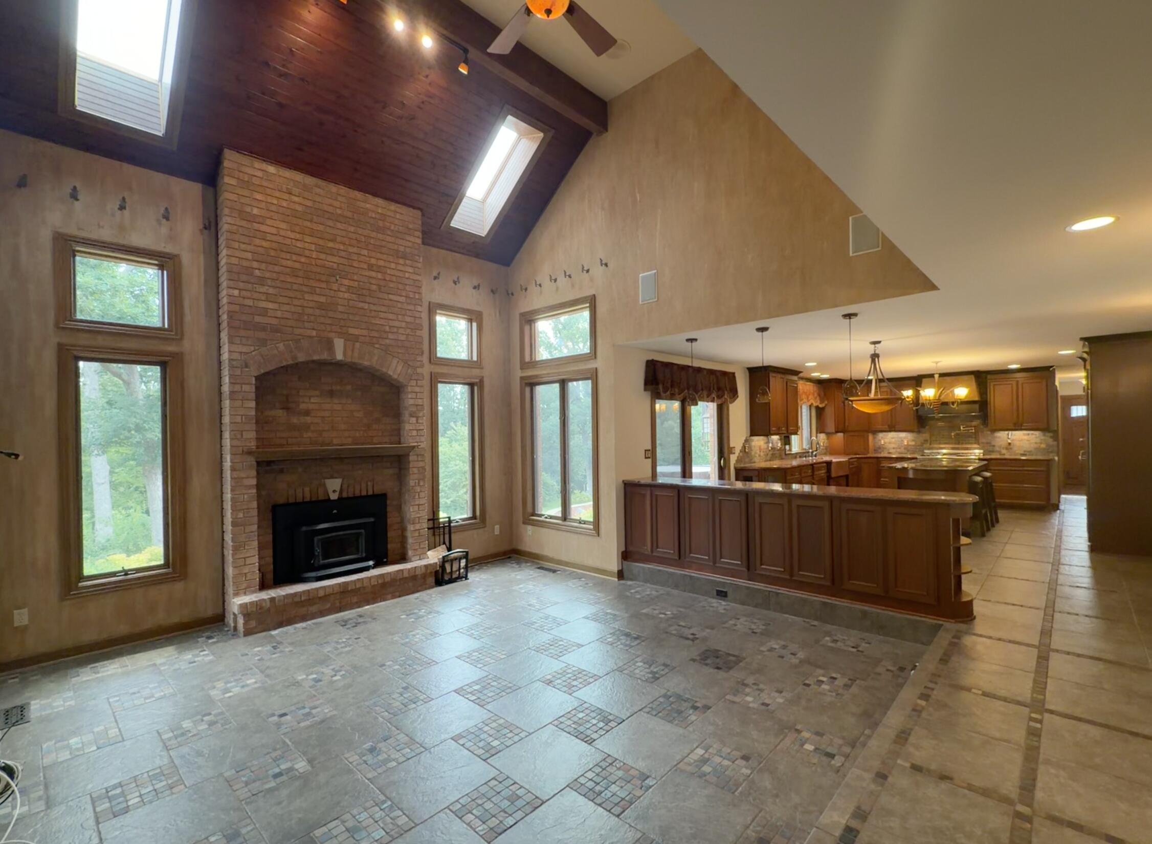5788 E 105th