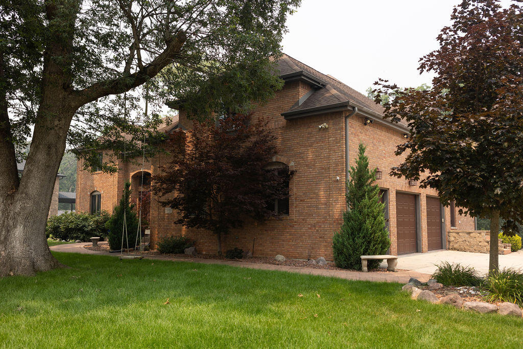 5788 E 105th