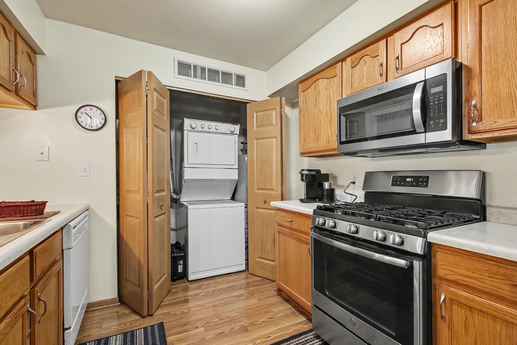 2039 W 75th Place Unit: 15