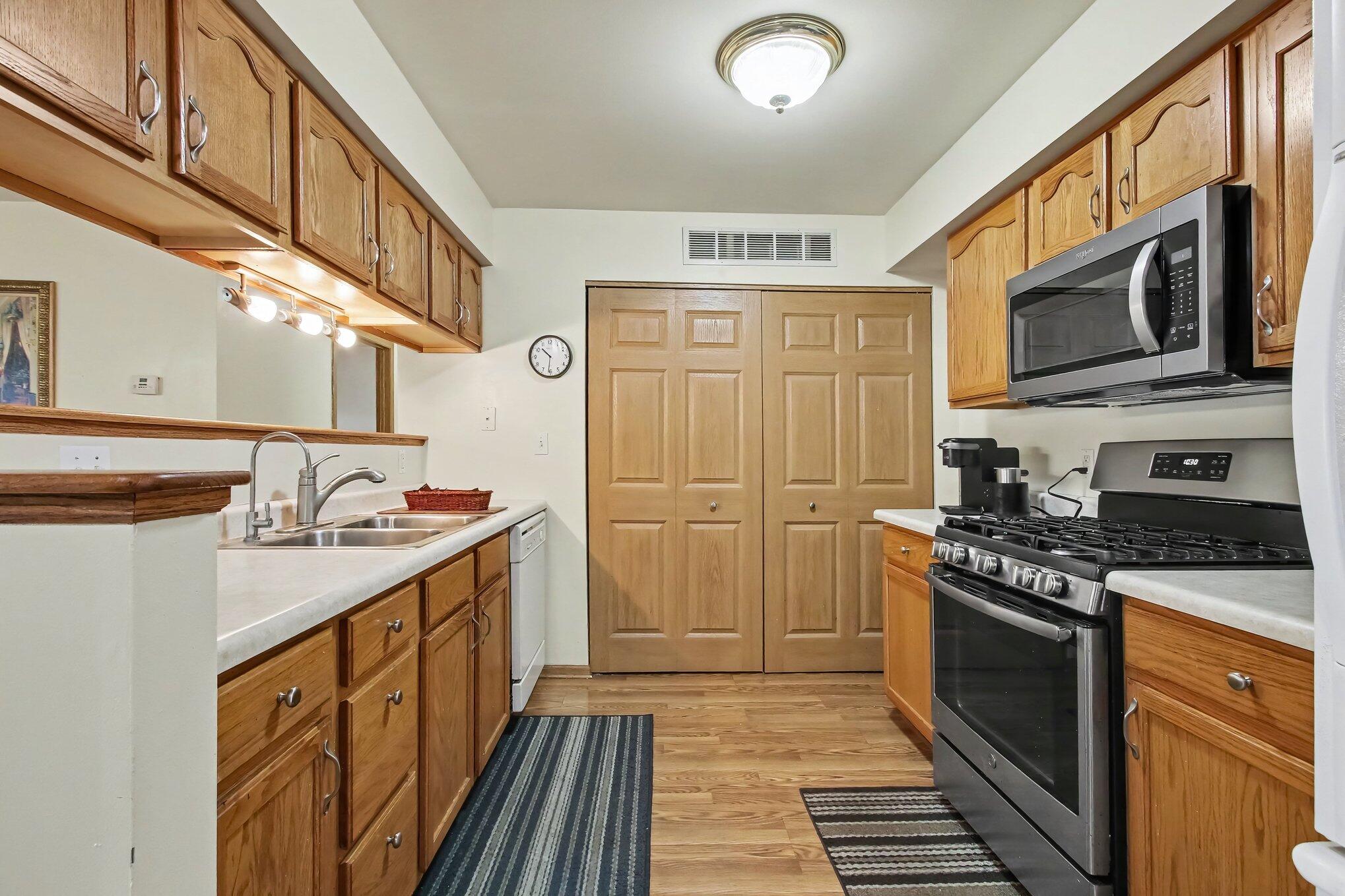 2039 W 75th Place Unit: 15