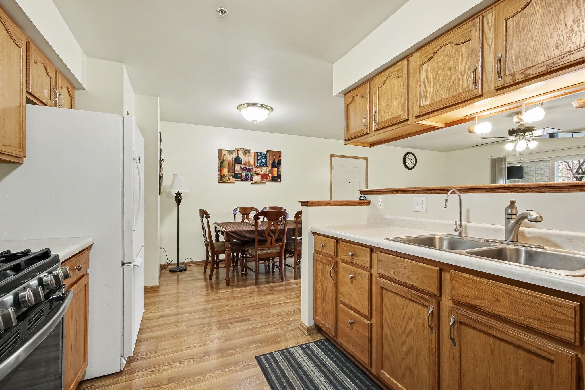 2039 W 75th Place Unit: 15