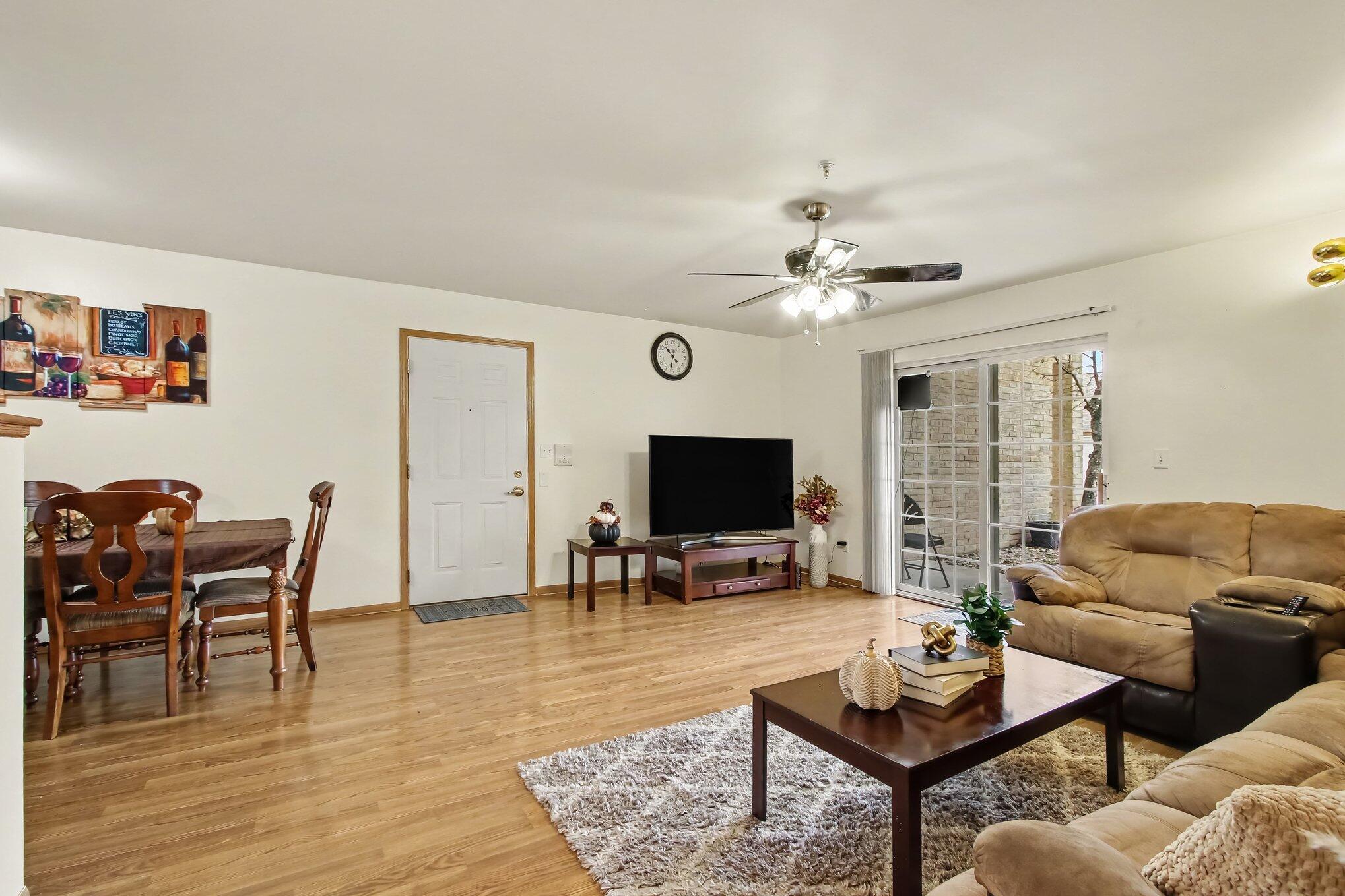 2039 W 75th Place Unit: 15