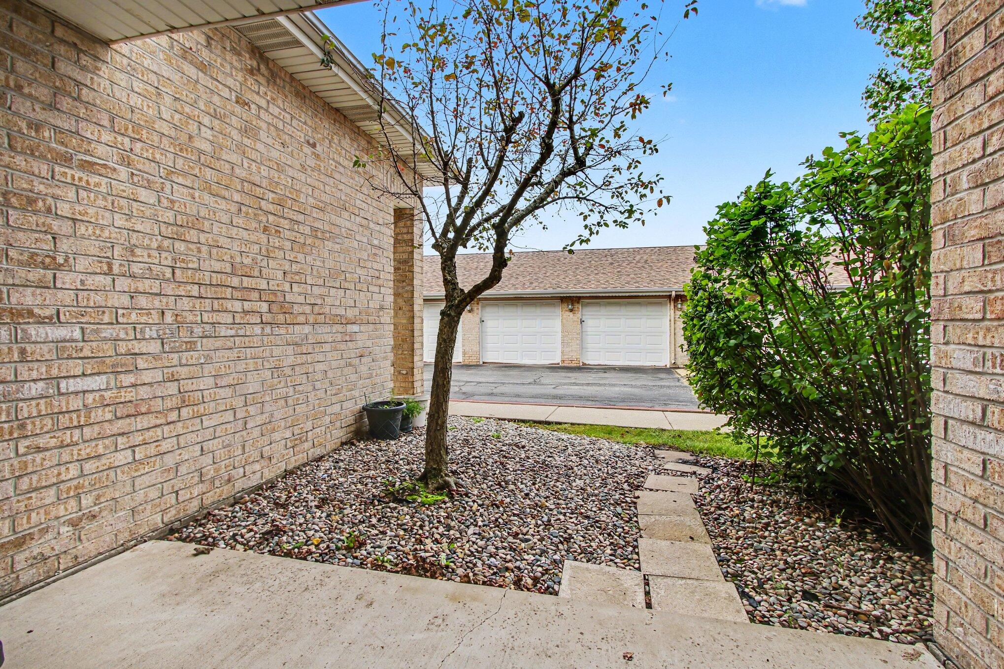 2039 W 75th Place Unit: 15