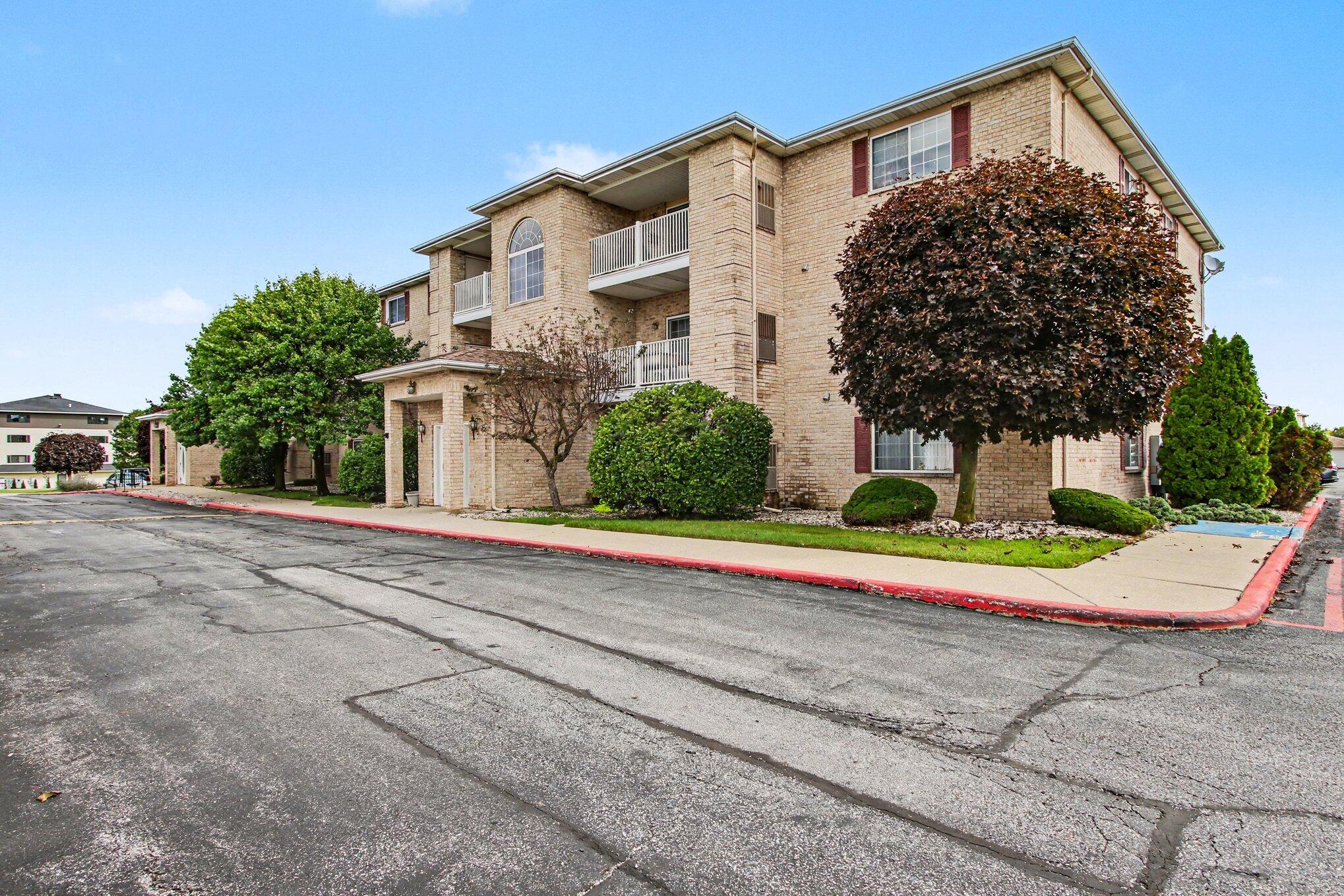 2039 W 75th Place Unit: 15