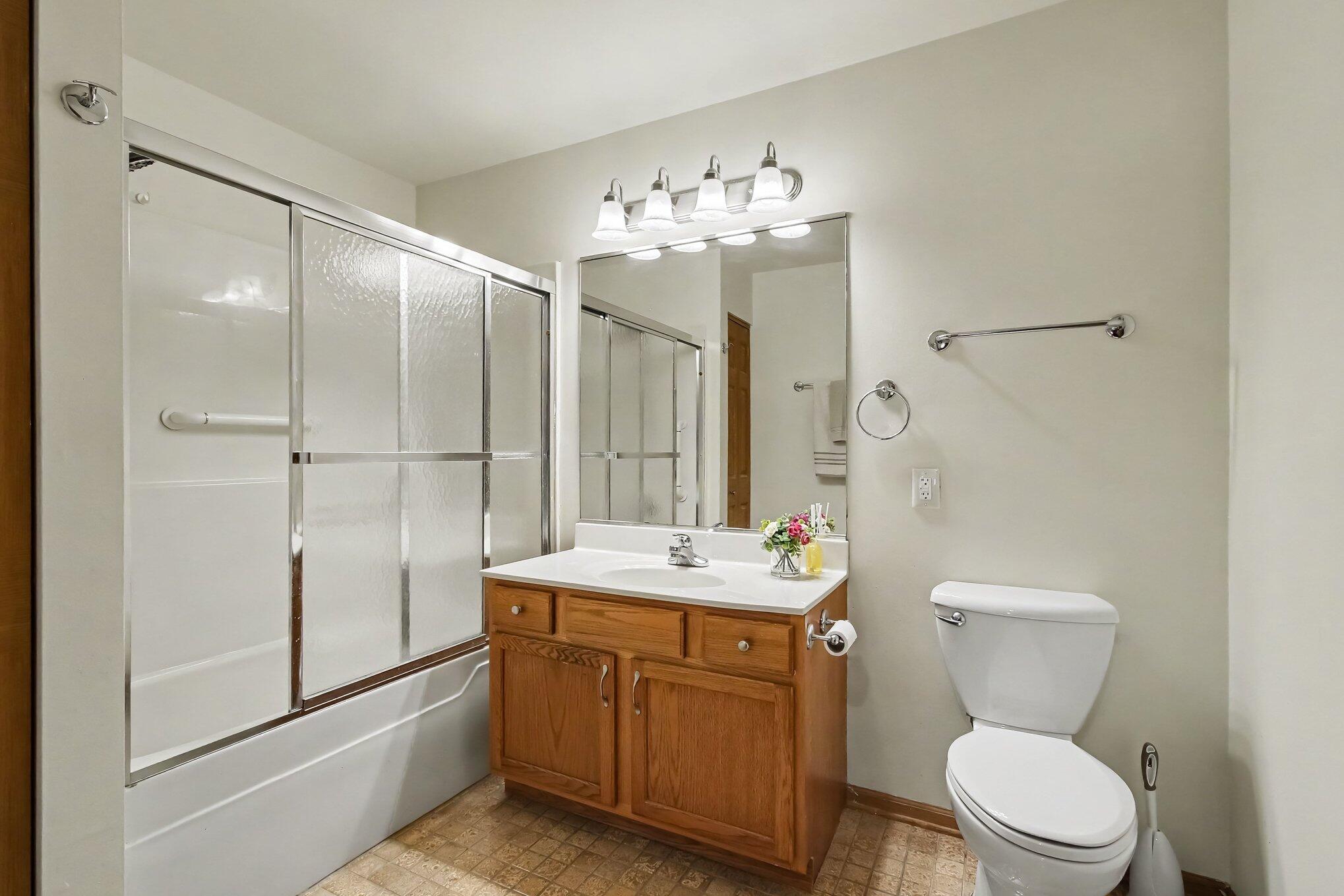 2039 W 75th Place Unit: 15