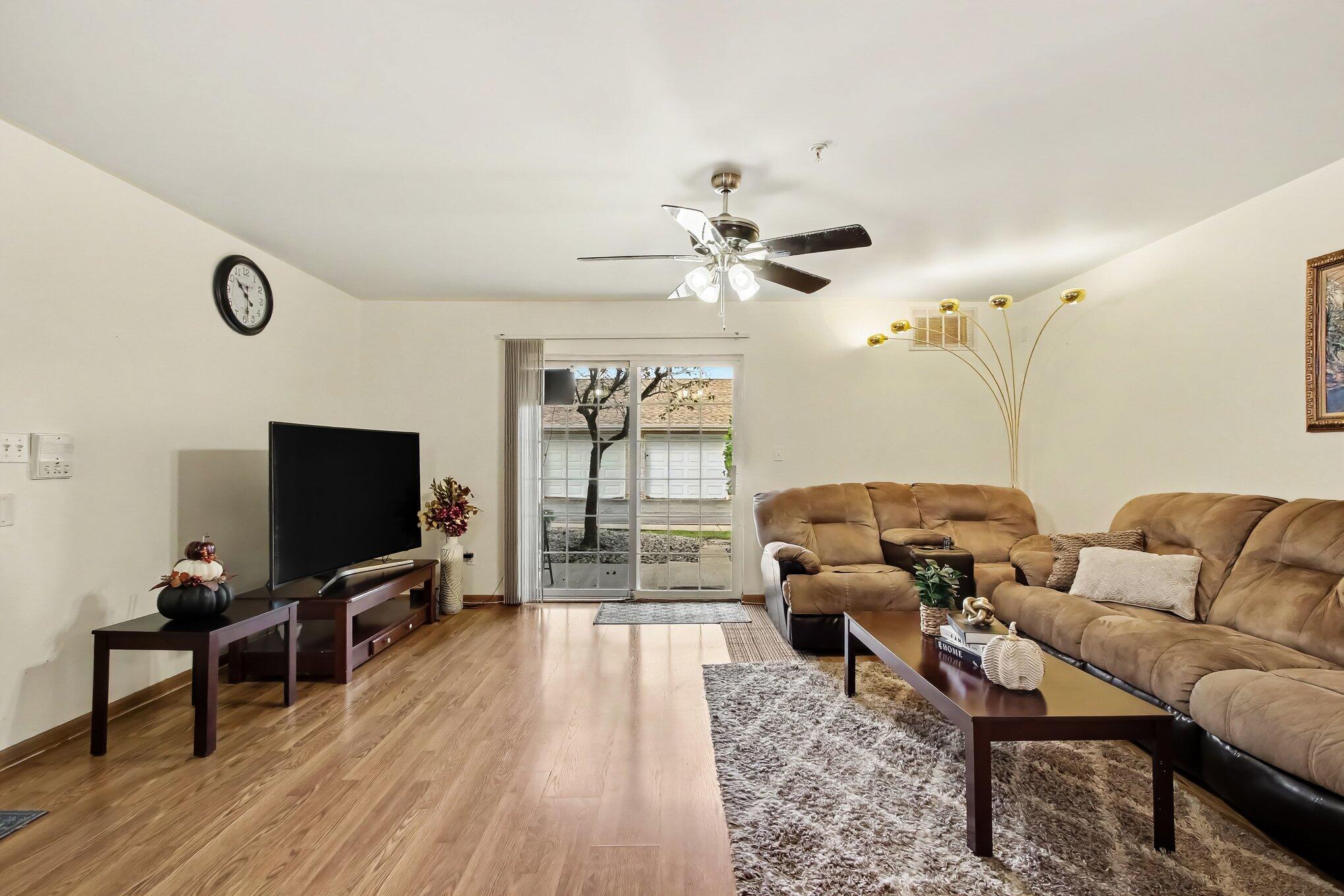 2039 W 75th Place Unit: 15