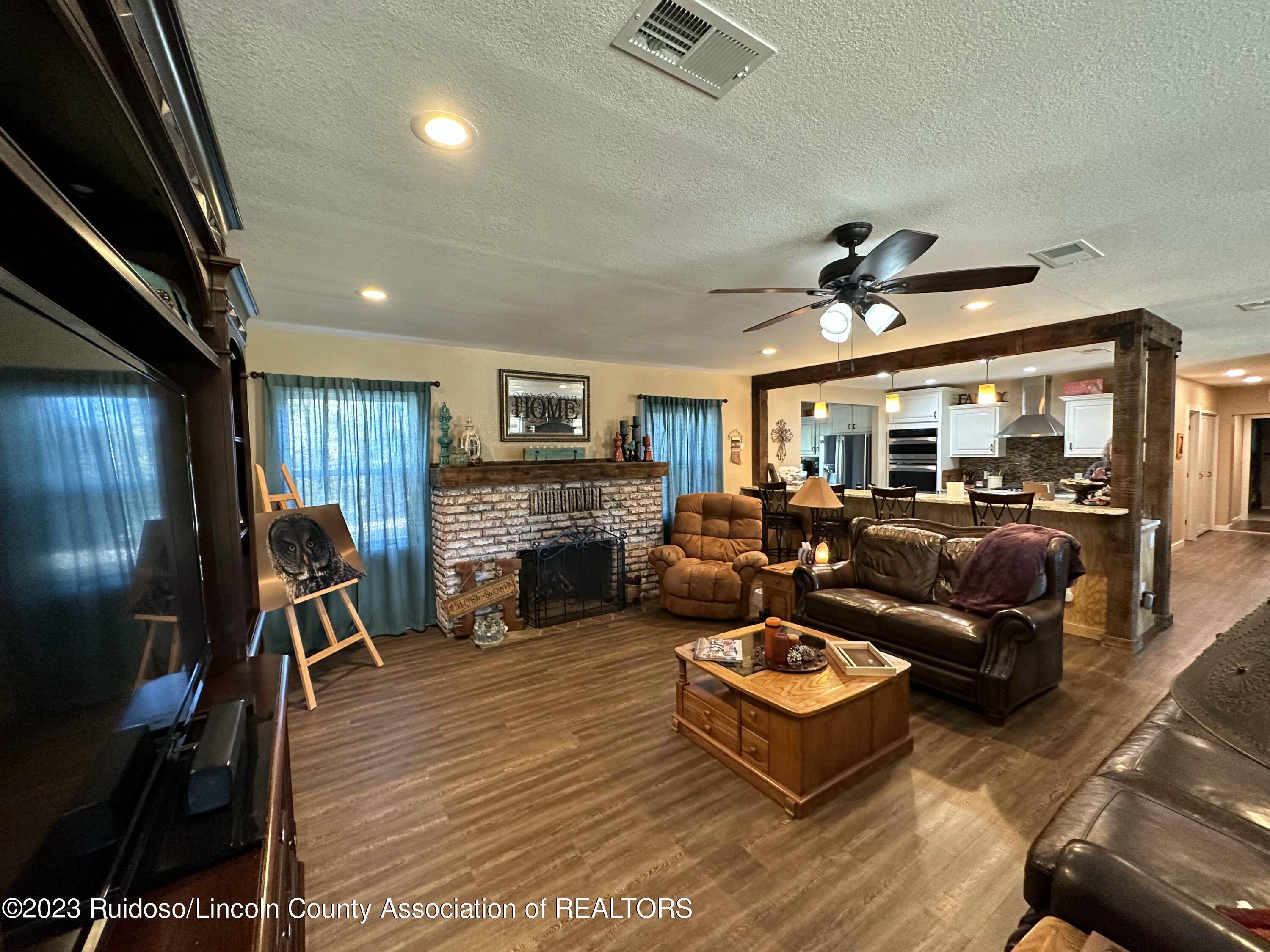 309 La Luz Lane