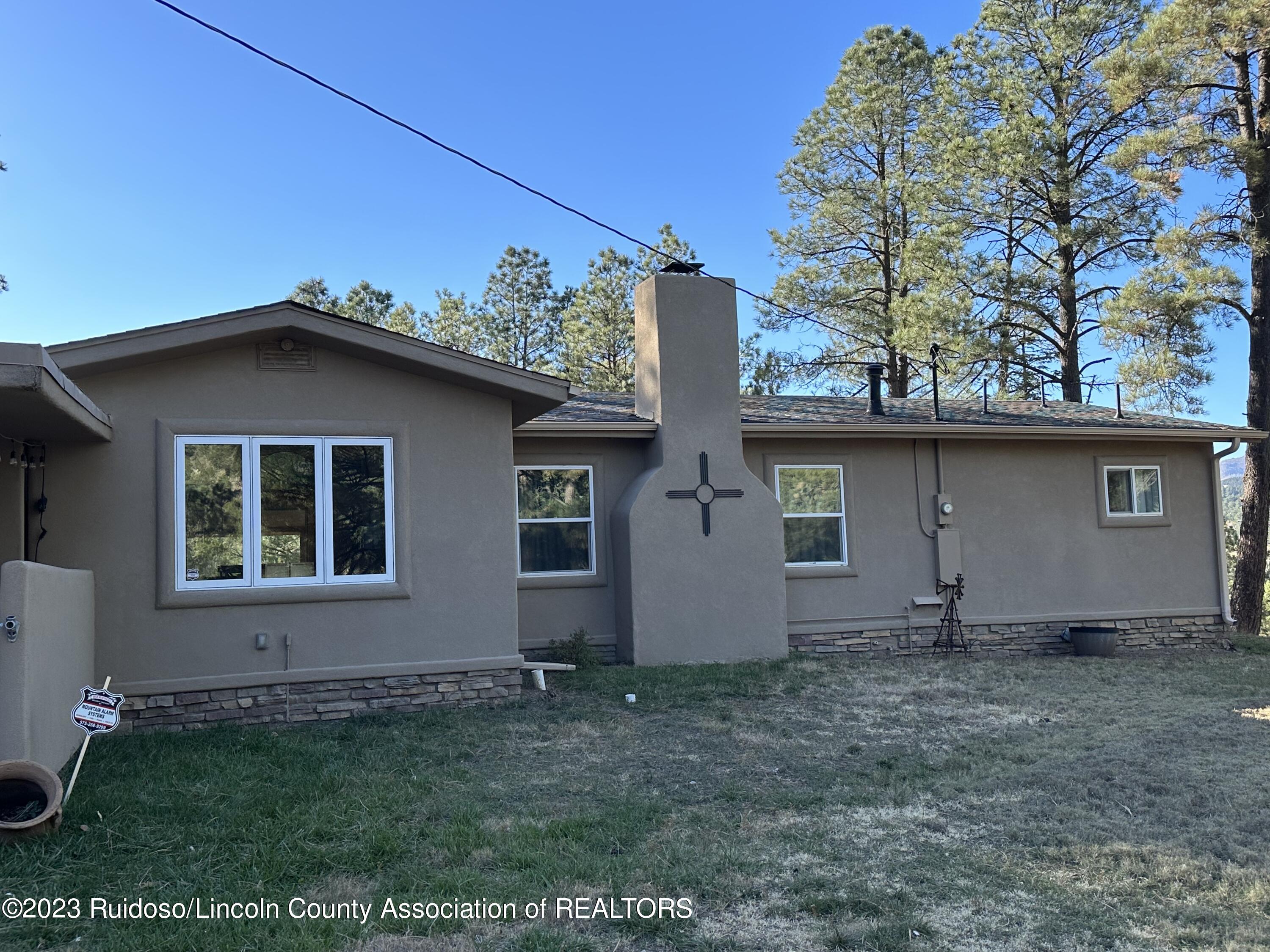 309 La Luz Lane