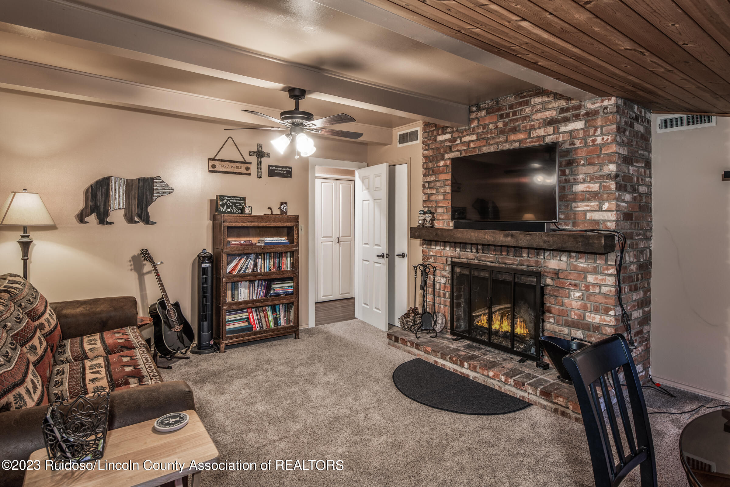 309 La Luz Lane