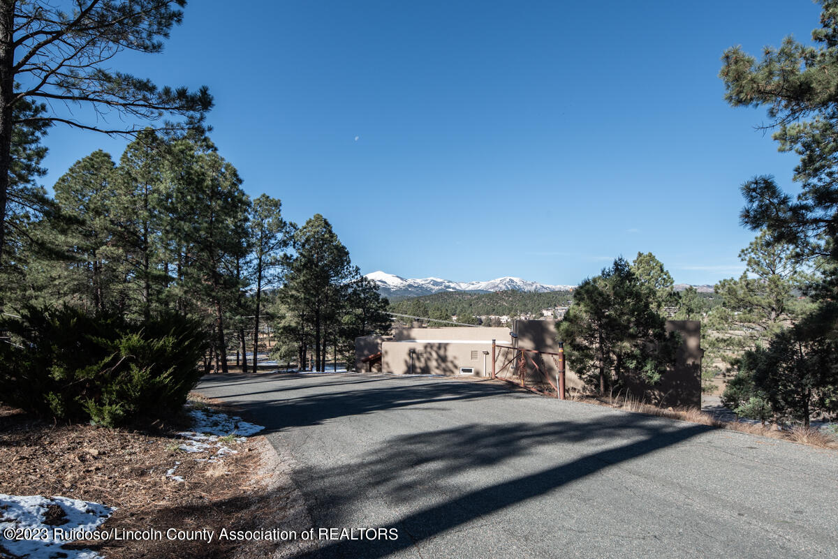 309 La Luz Lane