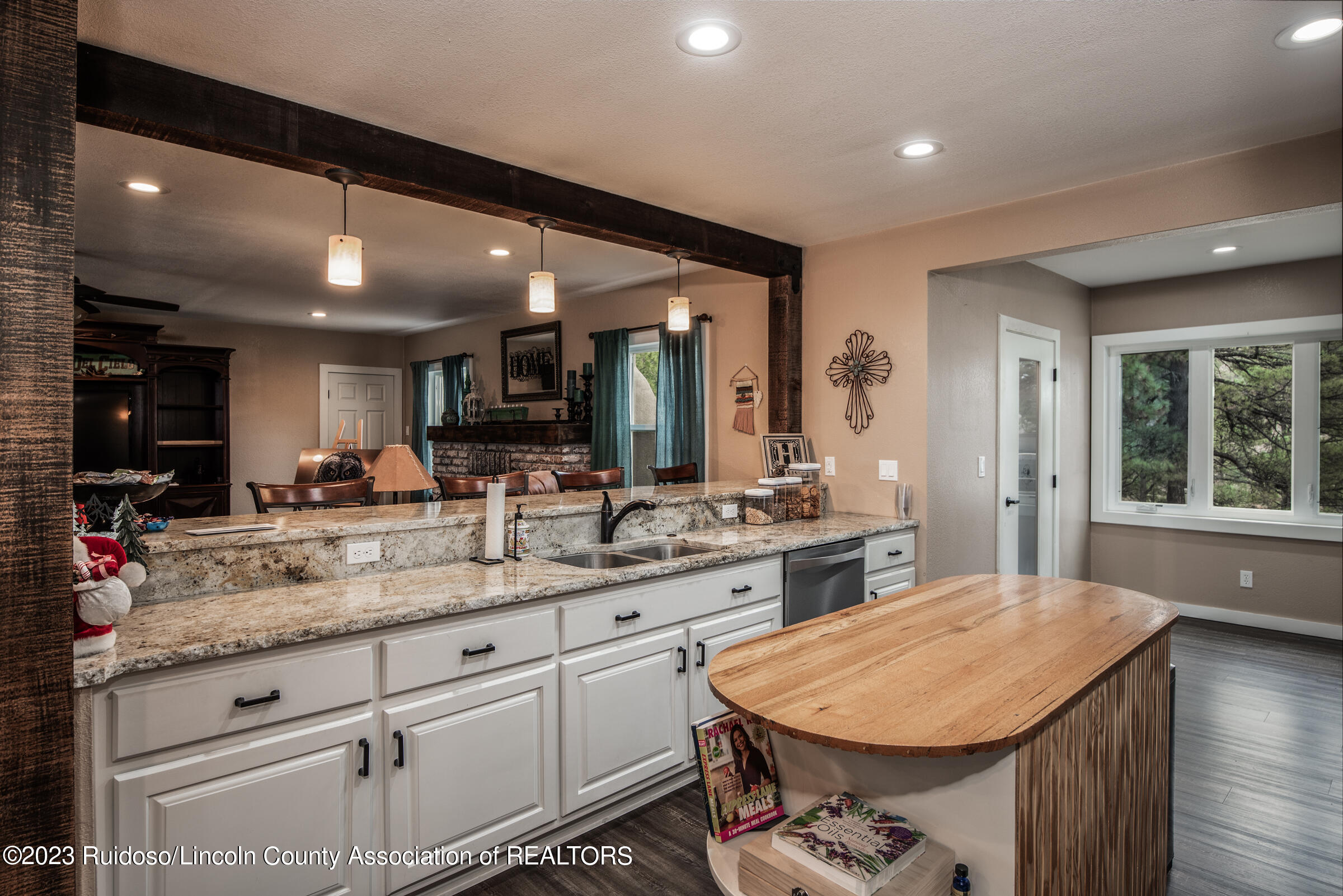 309 La Luz Lane