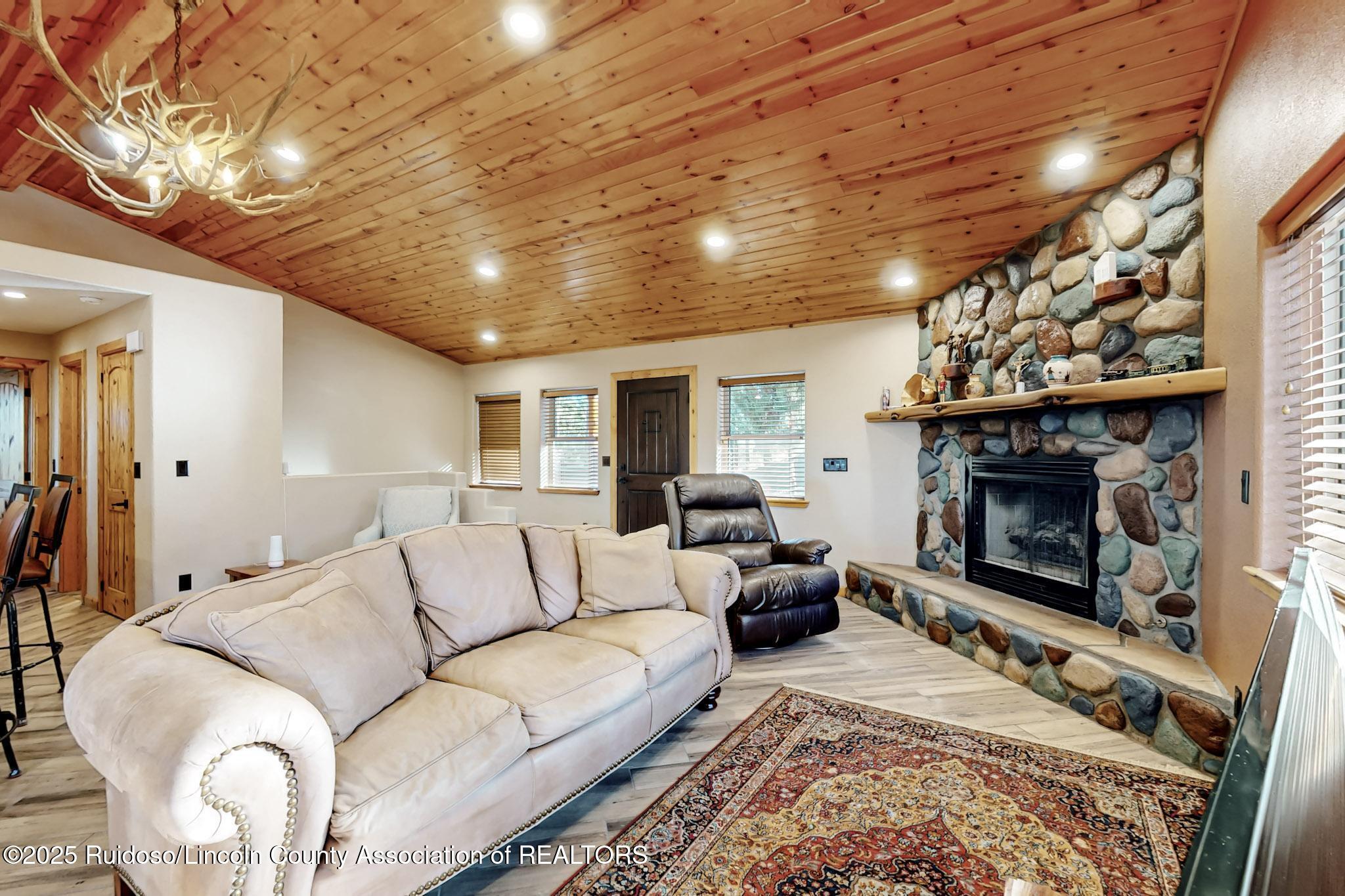 137 King Richard Drive