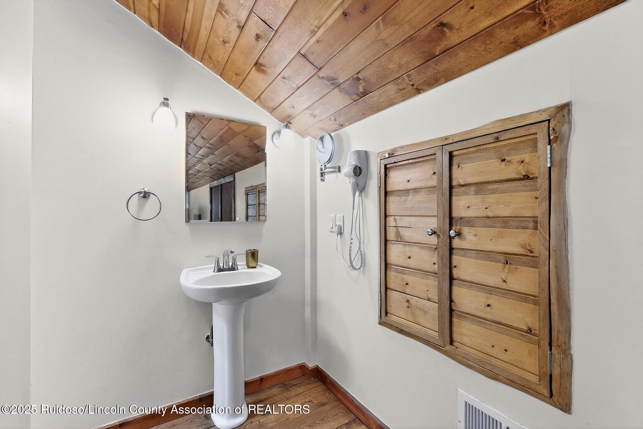 110 Sun Mountain Loop