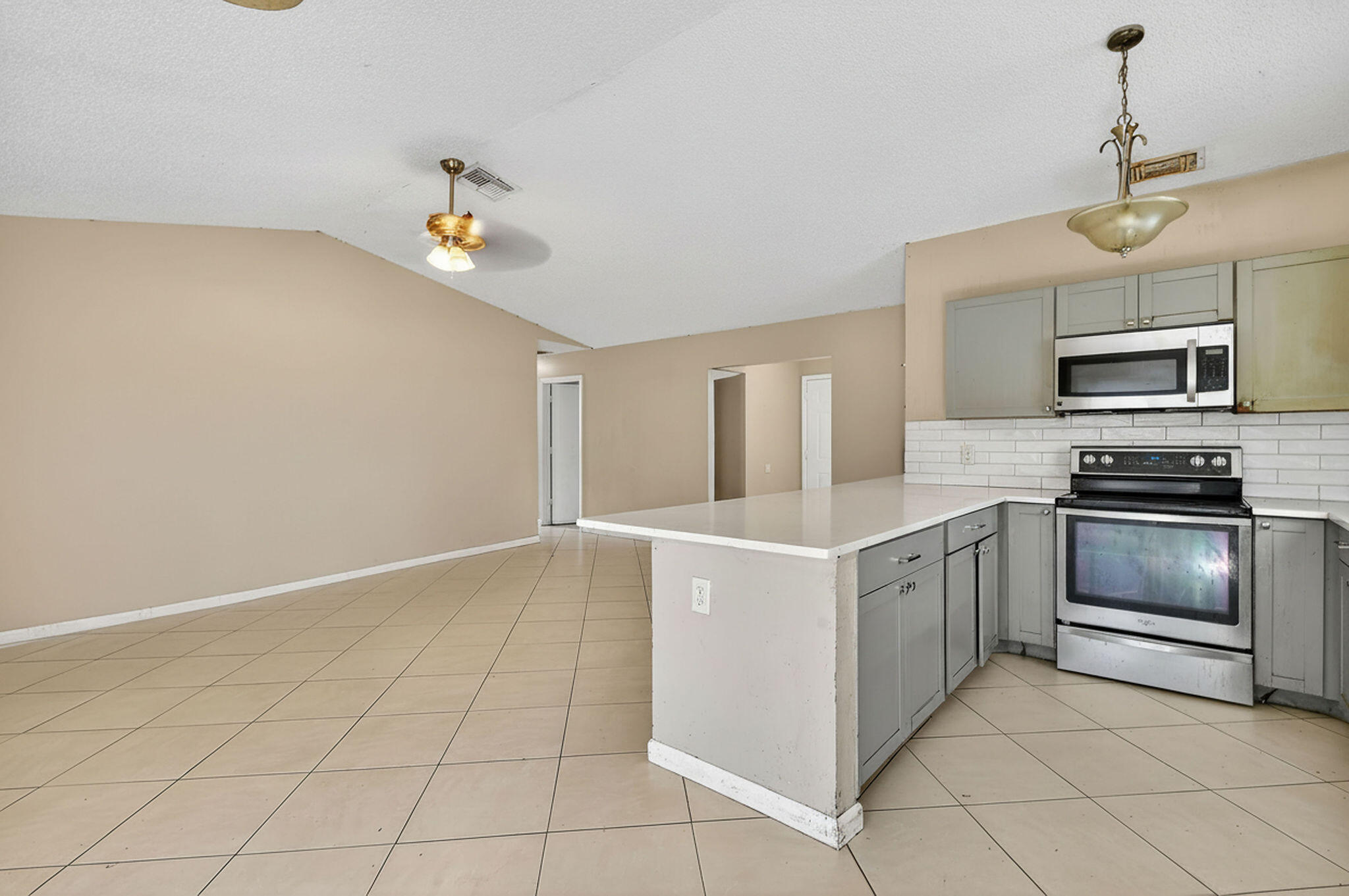 184 Greentree Circle