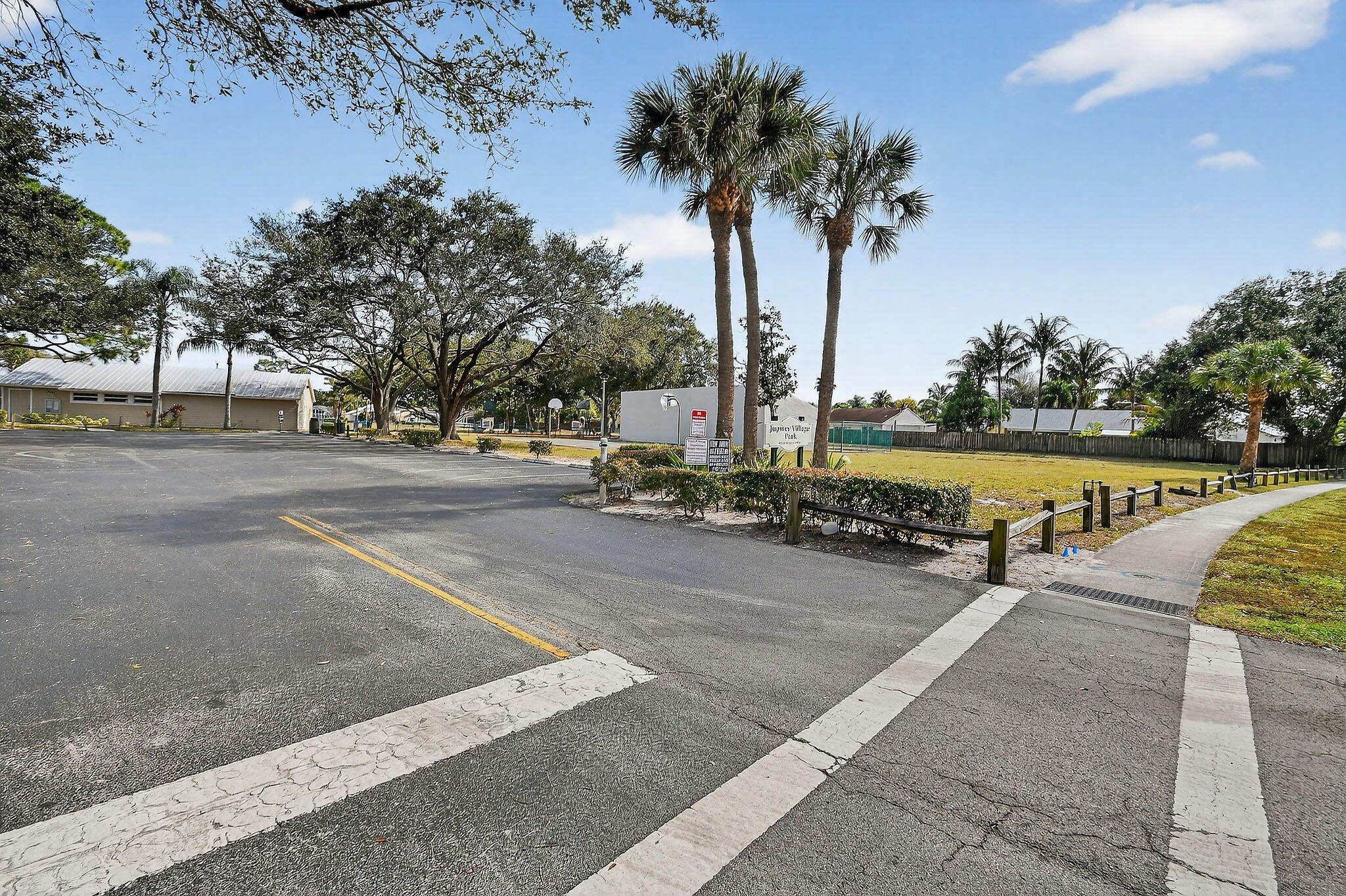 184 Greentree Circle