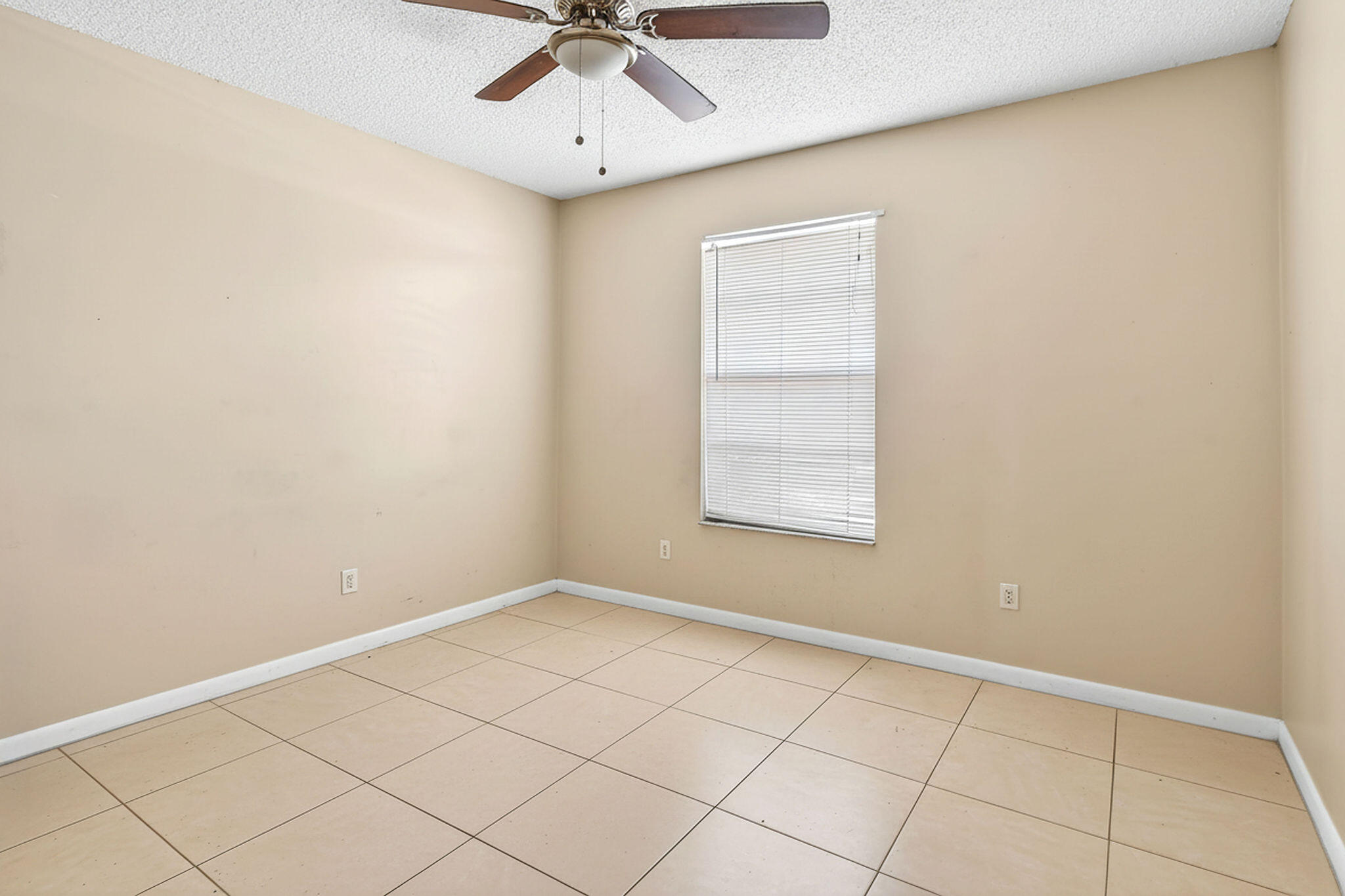 184 Greentree Circle