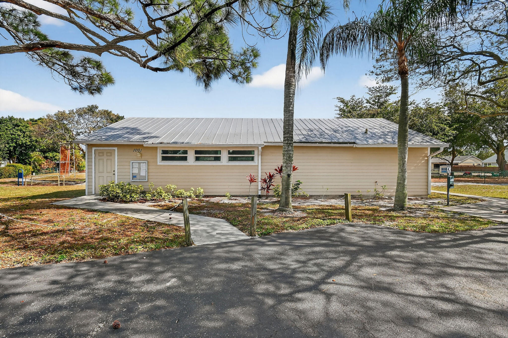 184 Greentree Circle