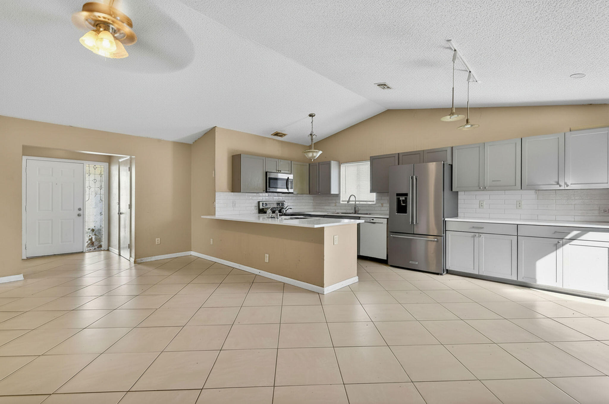 184 Greentree Circle
