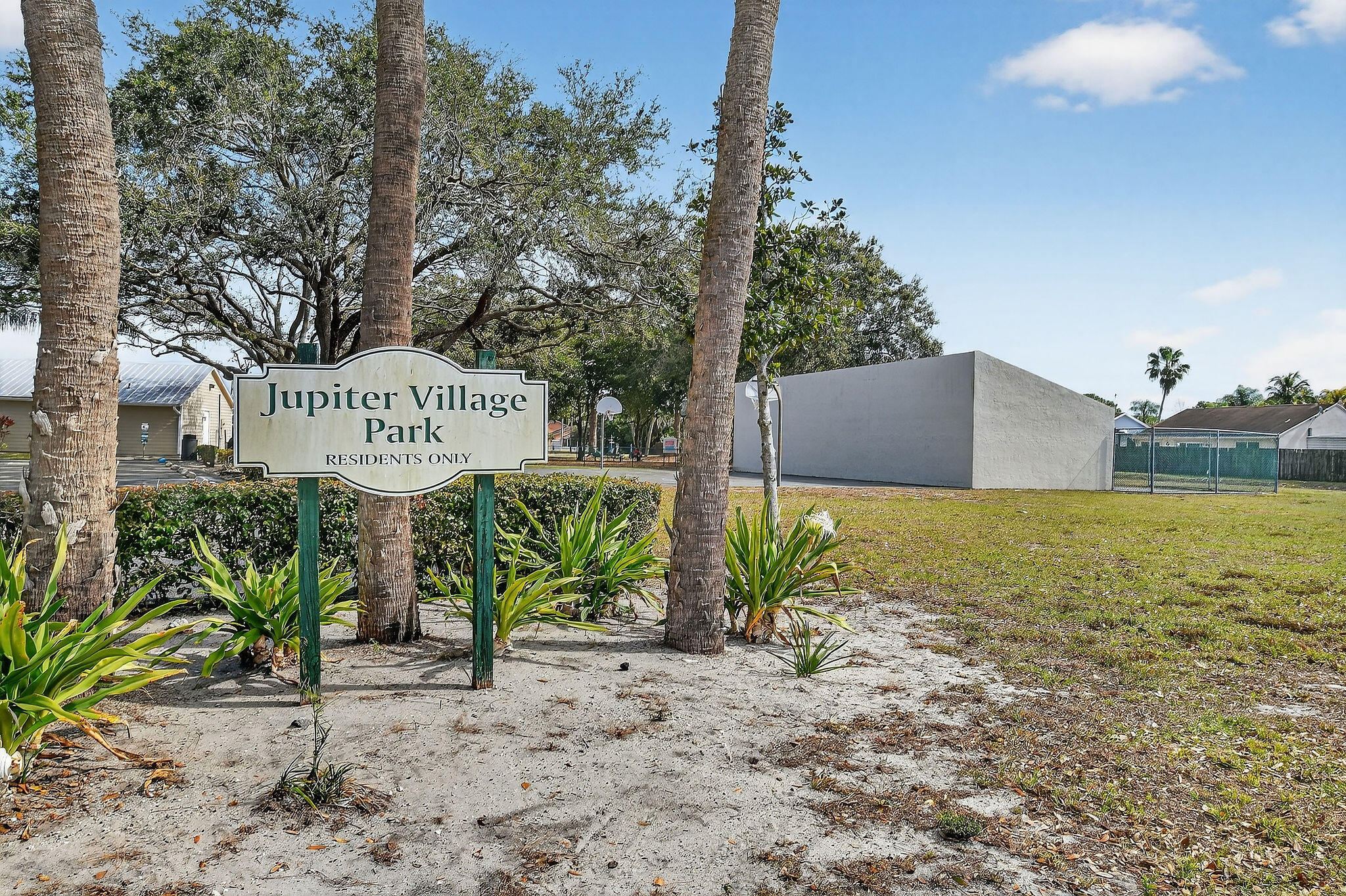 184 Greentree Circle